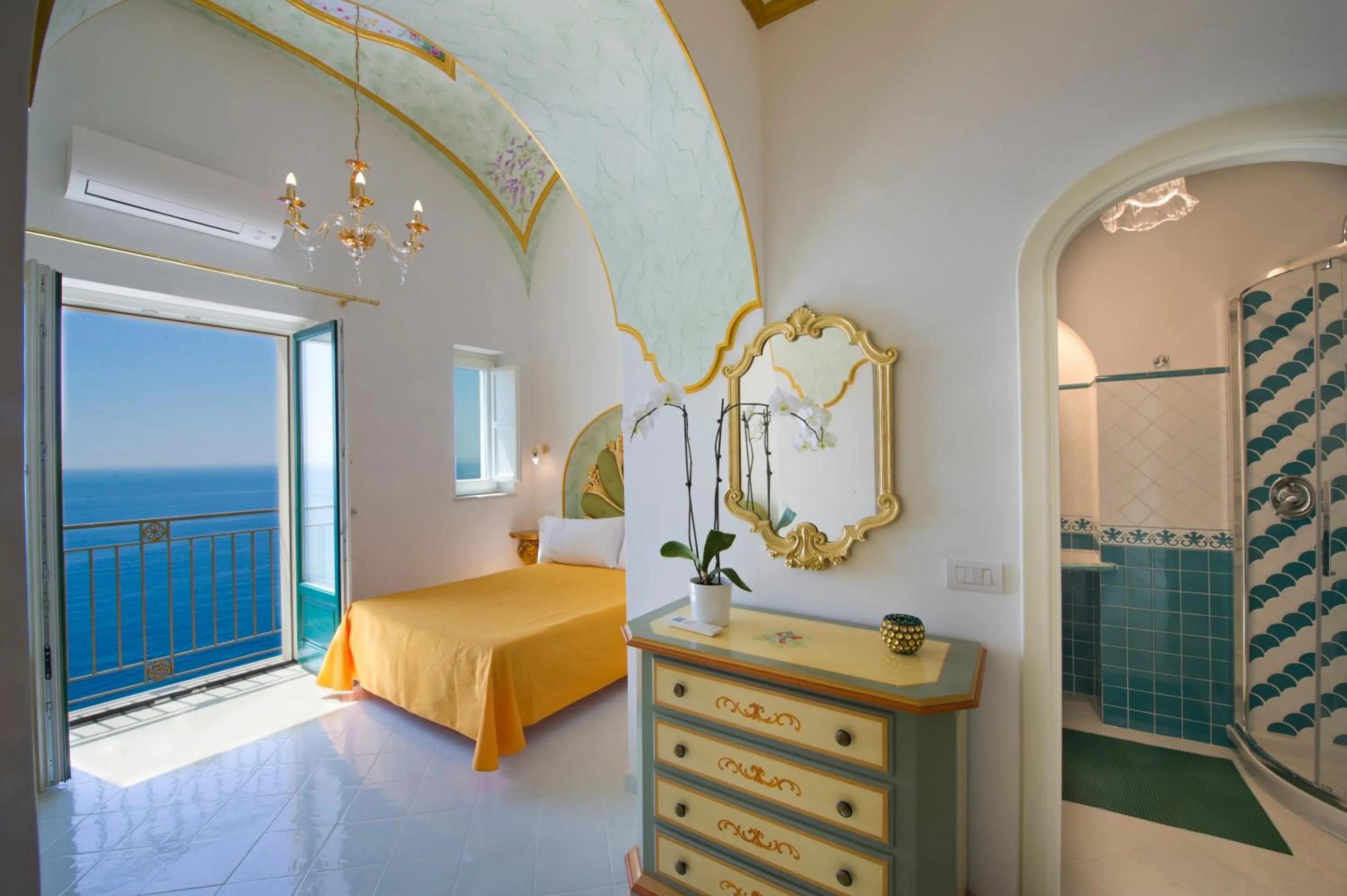 Balcony/Terrace, Bed in Palazzo Rocco Villa Sunshining in Love