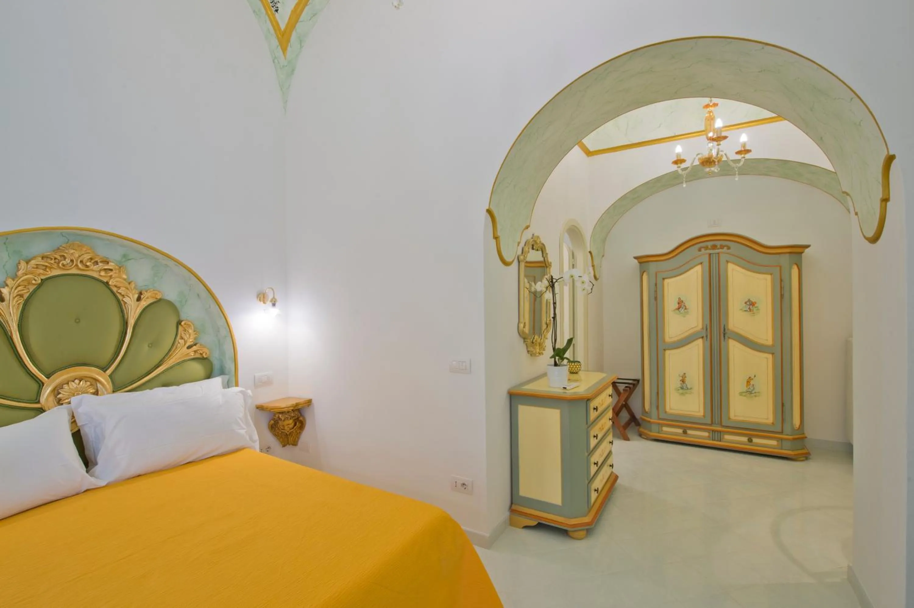 Bedroom, Bed in Palazzo Rocco Villa Sunshining in Love