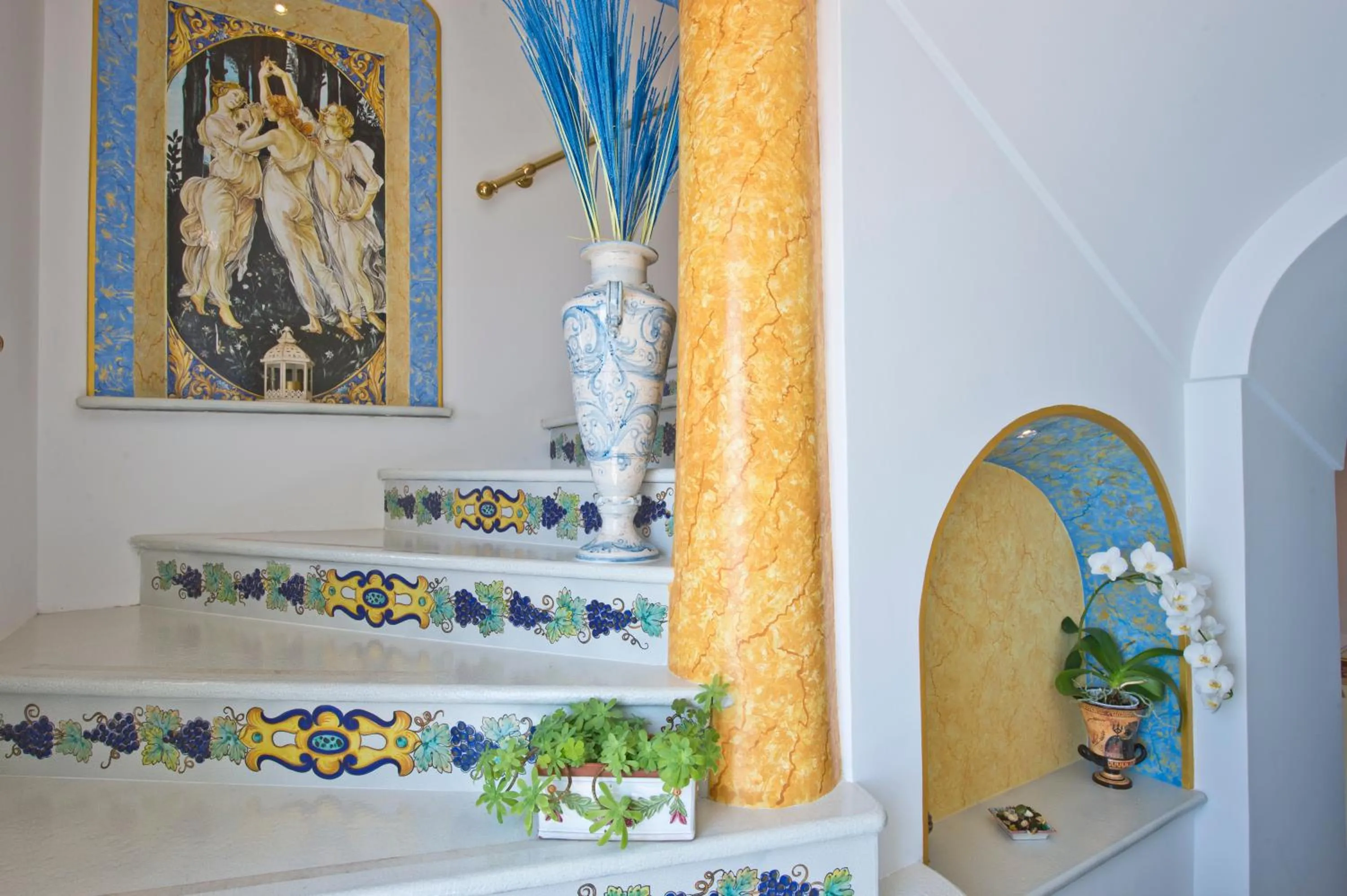 Decorative detail in Palazzo Rocco Villa Sunshining in Love