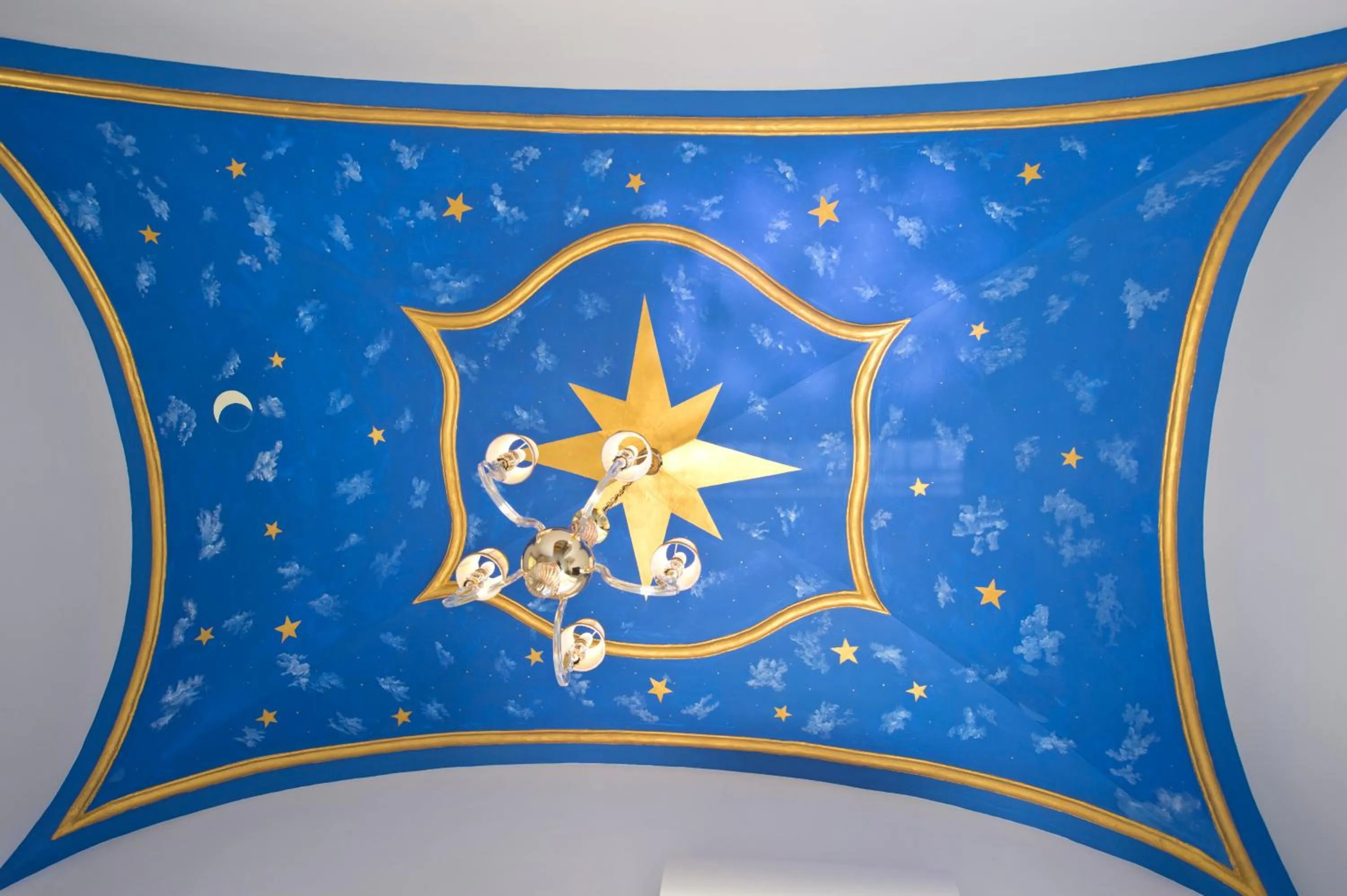 Decorative detail in Palazzo Rocco Villa Sunshining in Love