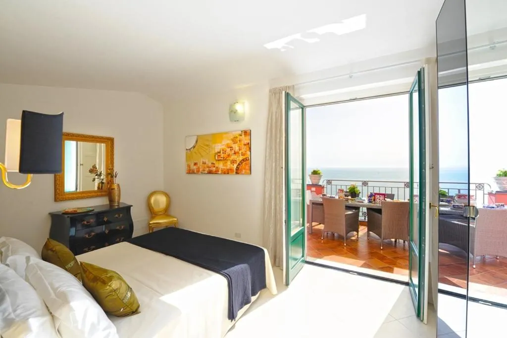 Bed in Palazzo Rocco Villa Sunshining in Love