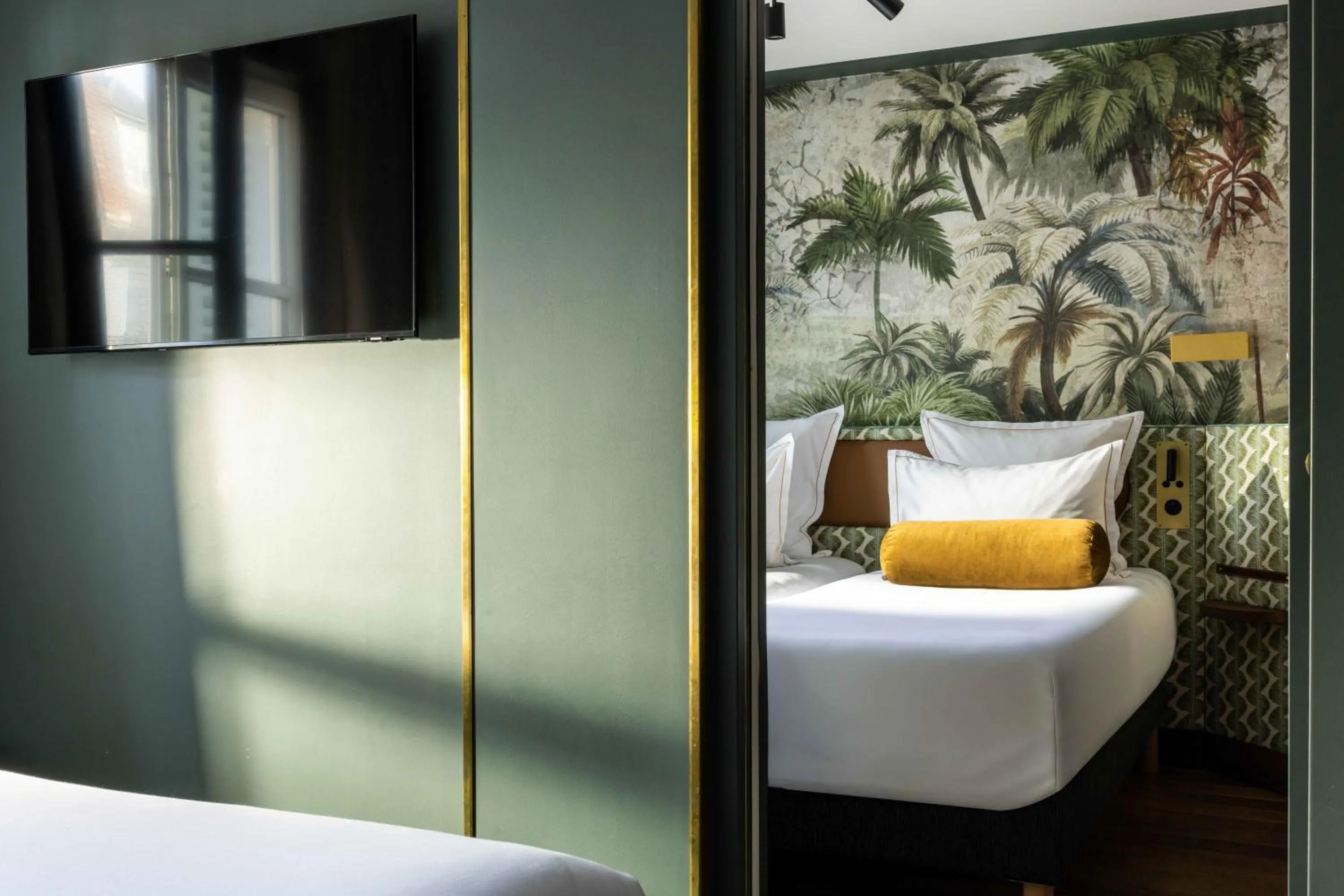 TV and multimedia, Bed in Les Jardins Du Luxembourg