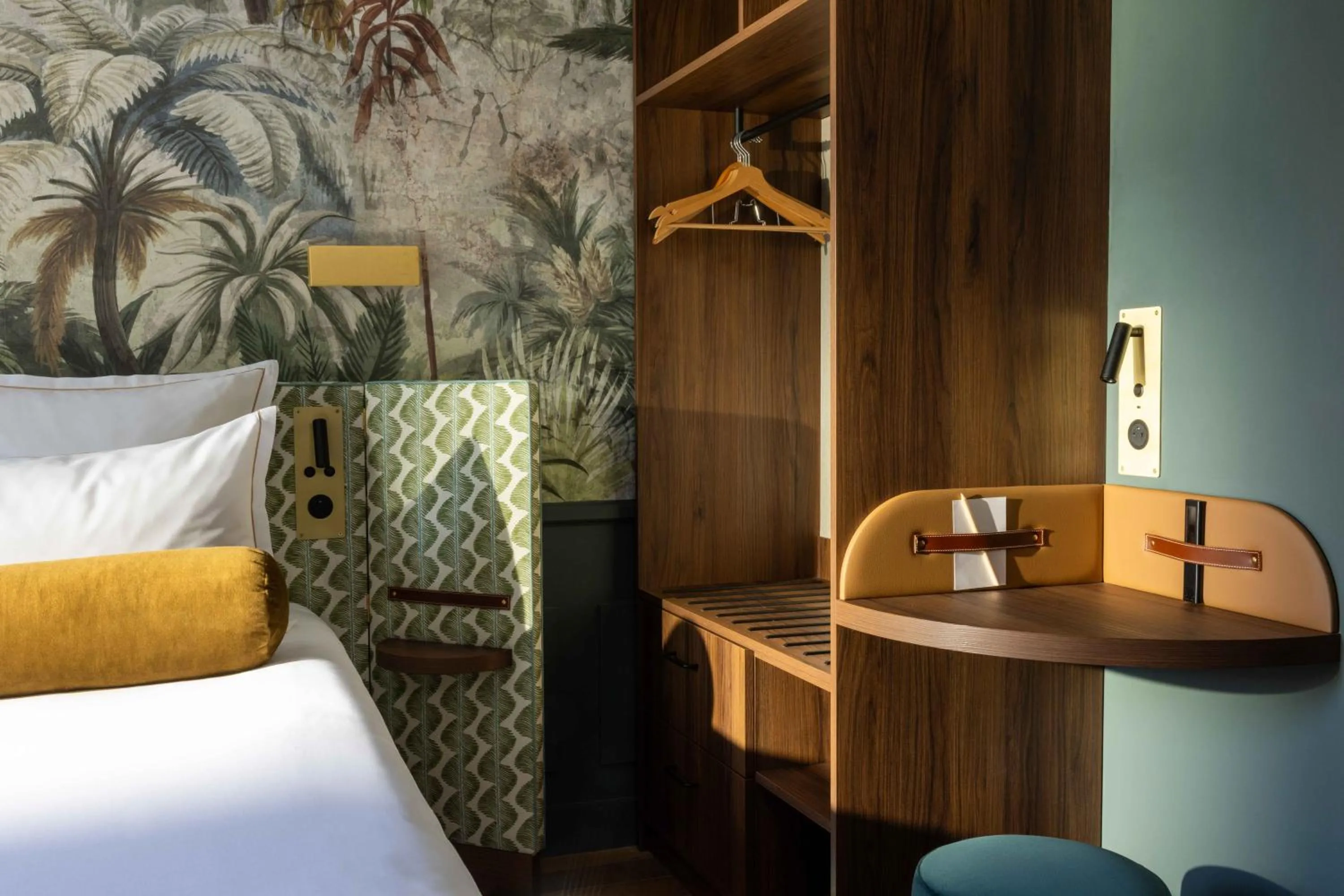 storage, Bed in Les Jardins Du Luxembourg