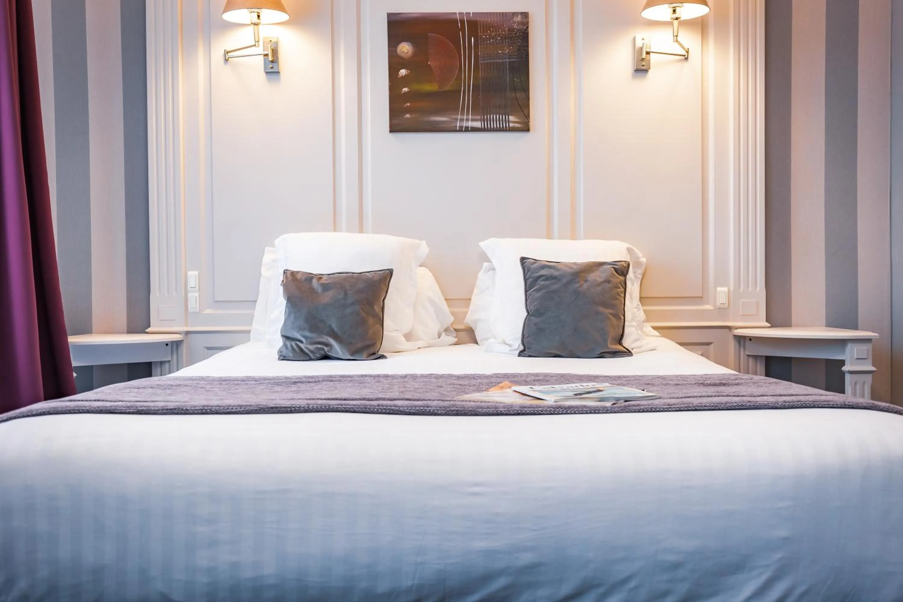 Bedroom, Bed in Grand Hôtel du Luxembourg & Spa