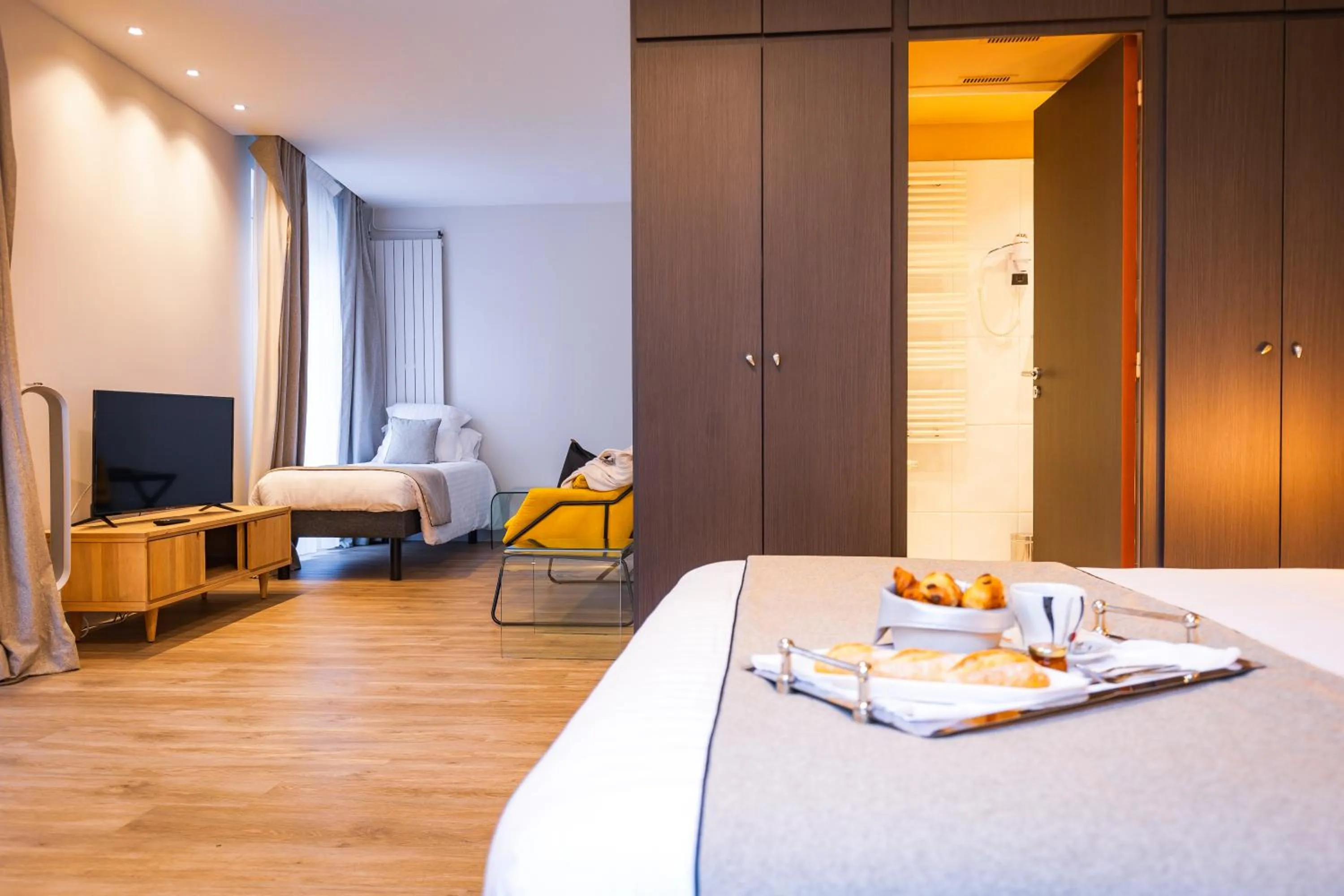 Bedroom, Bed in Grand Hôtel du Luxembourg & Spa