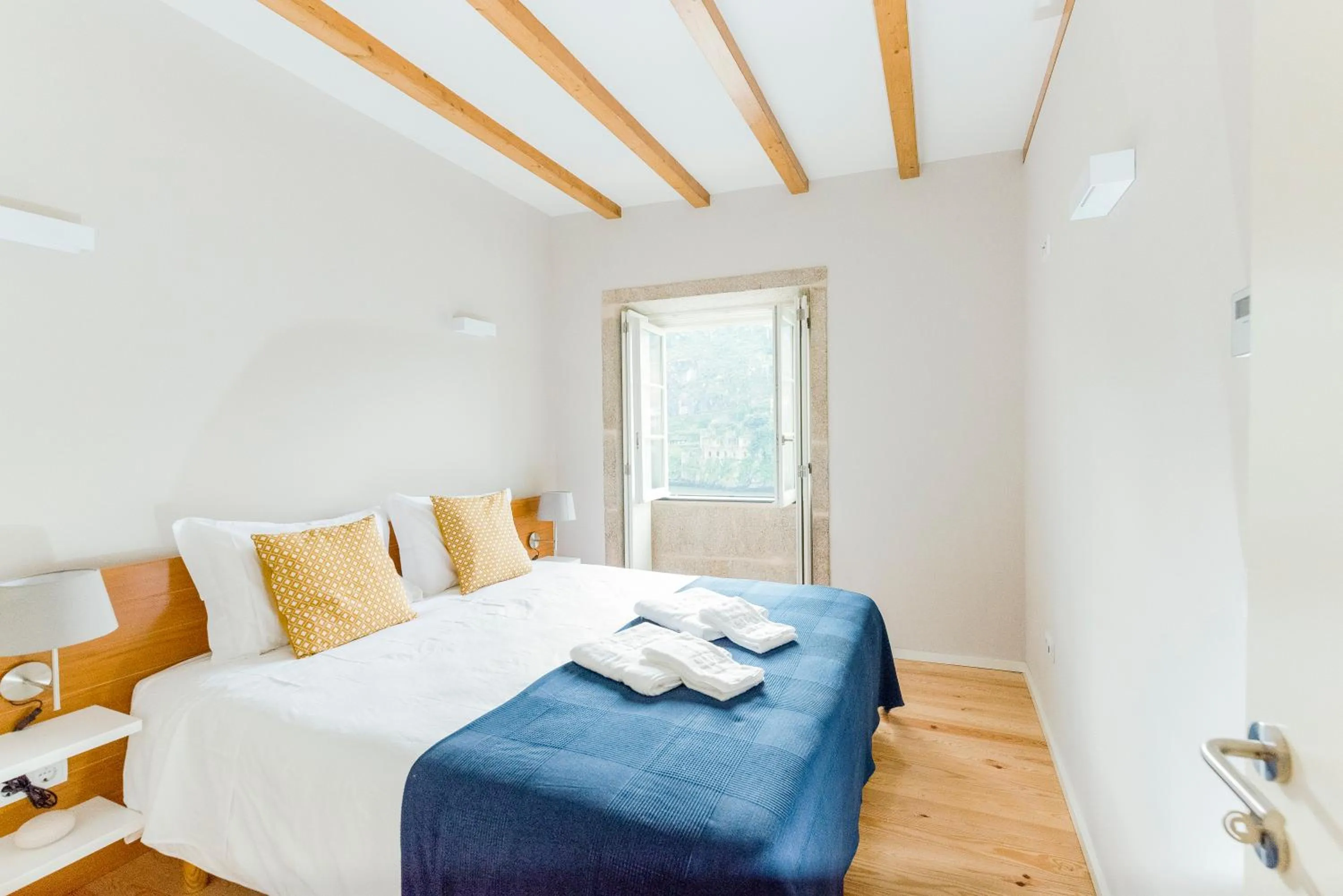 Bed in Oporto Trendy River