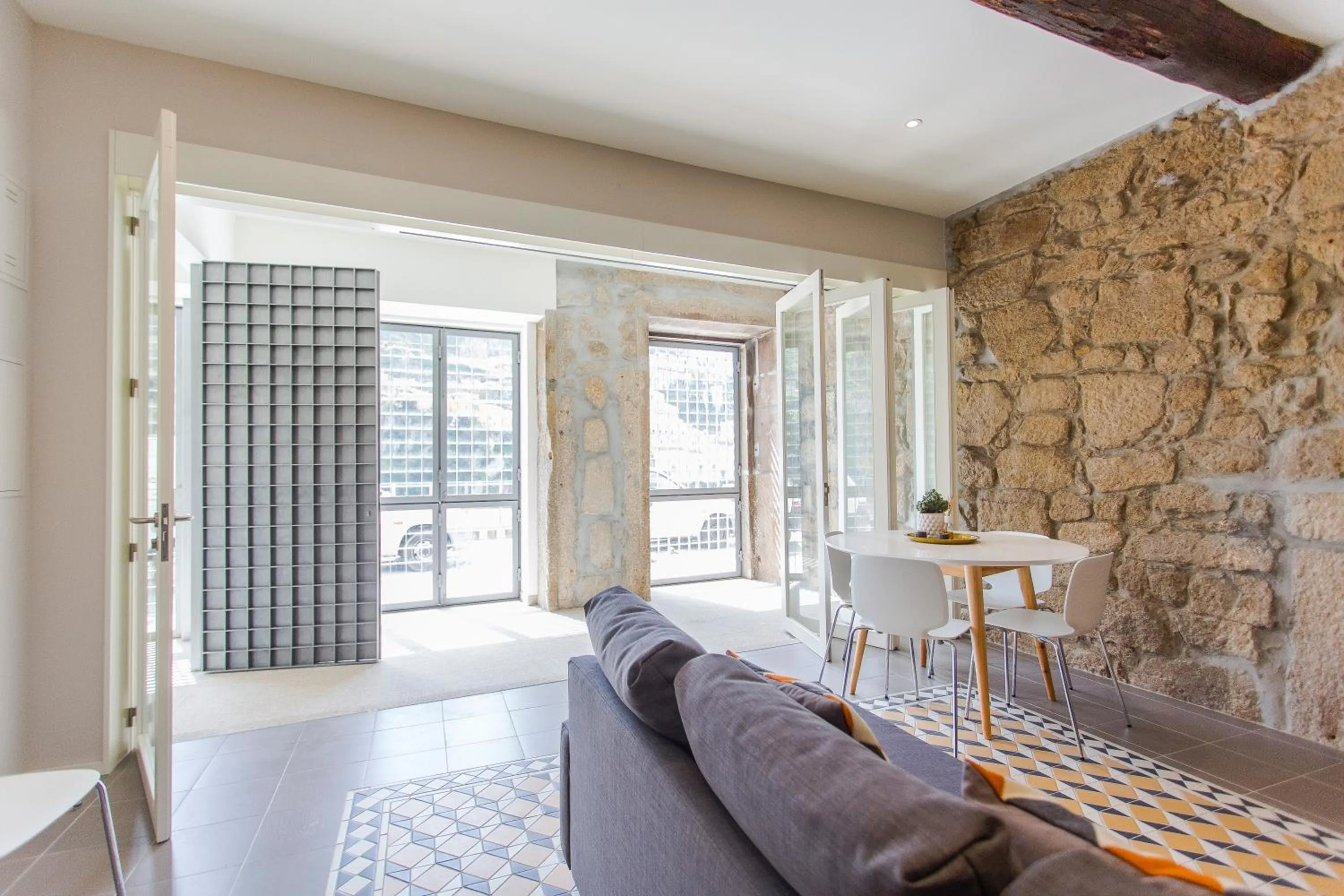 Patio in Oporto Trendy River