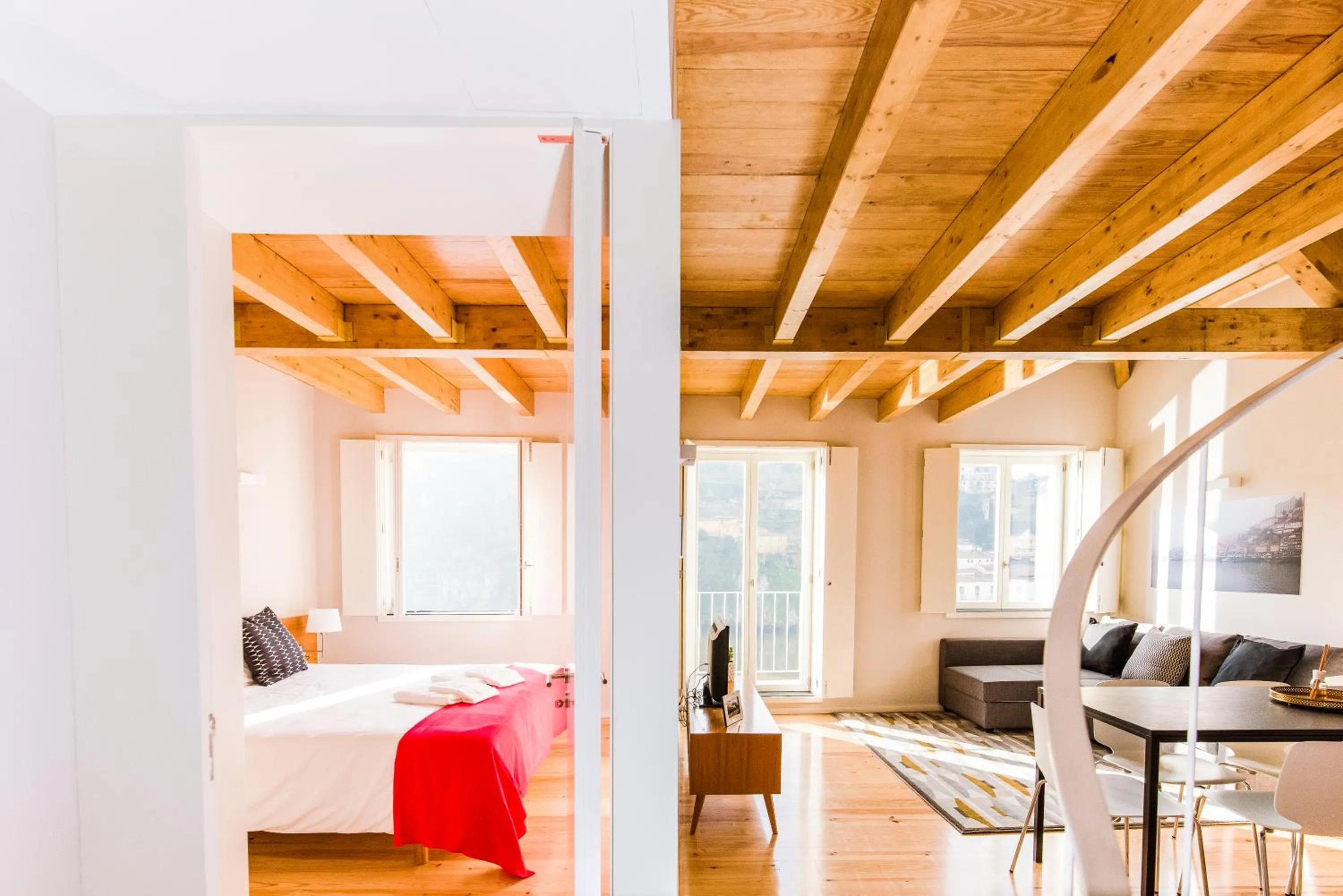 Photo of the whole room, Bed in Oporto Trendy River