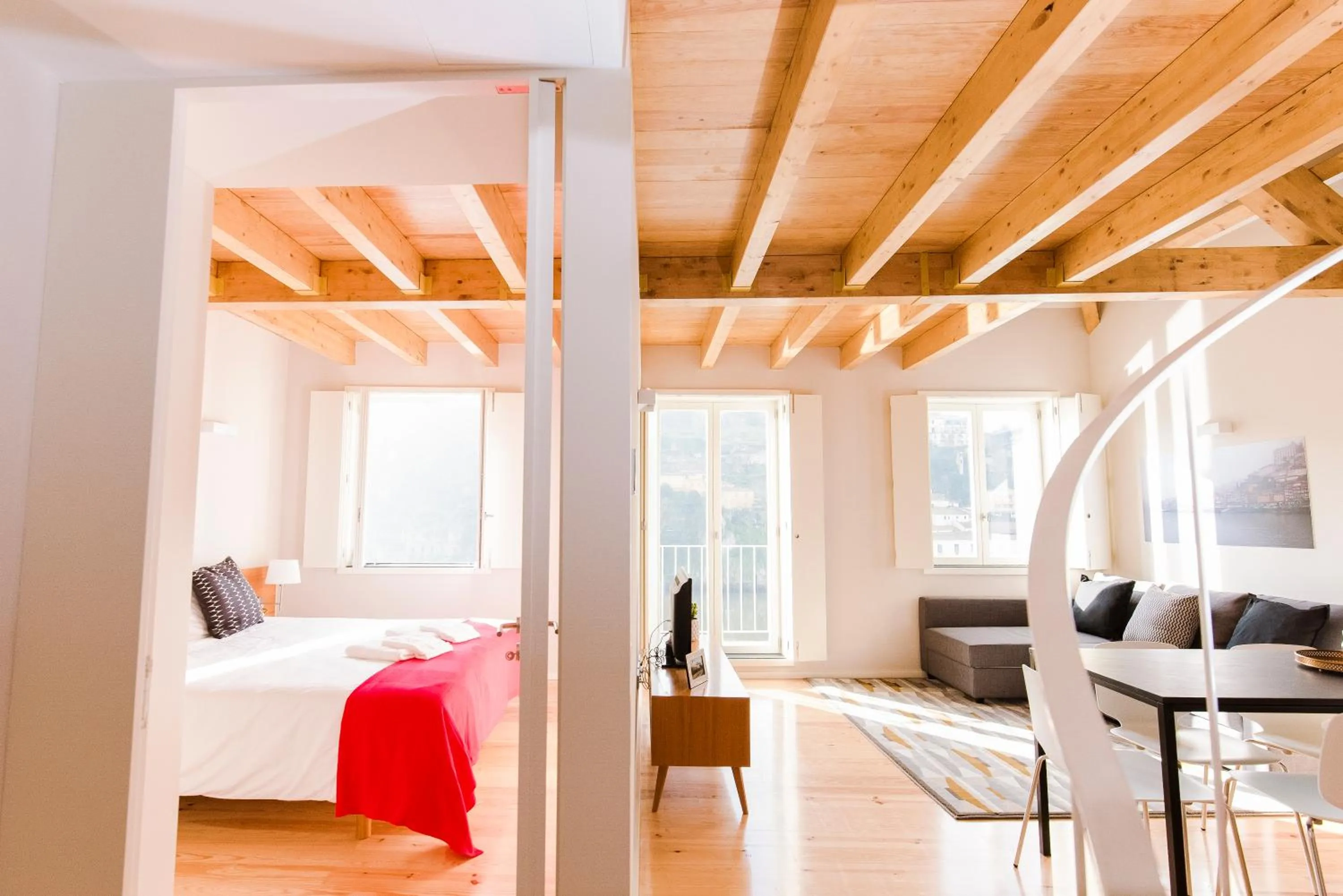 Photo of the whole room, Bed in Oporto Trendy River