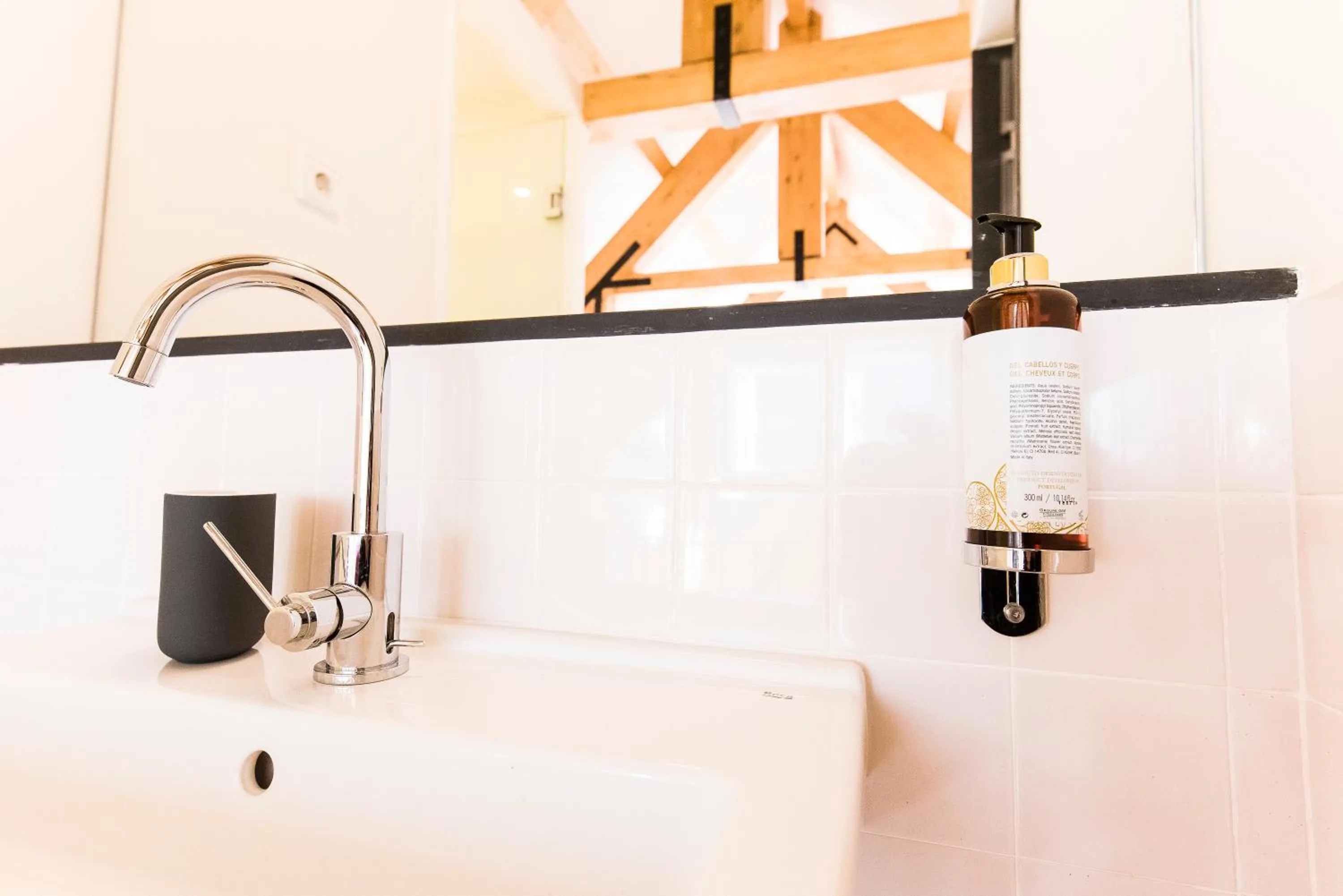 Bathroom in Oporto Trendy River