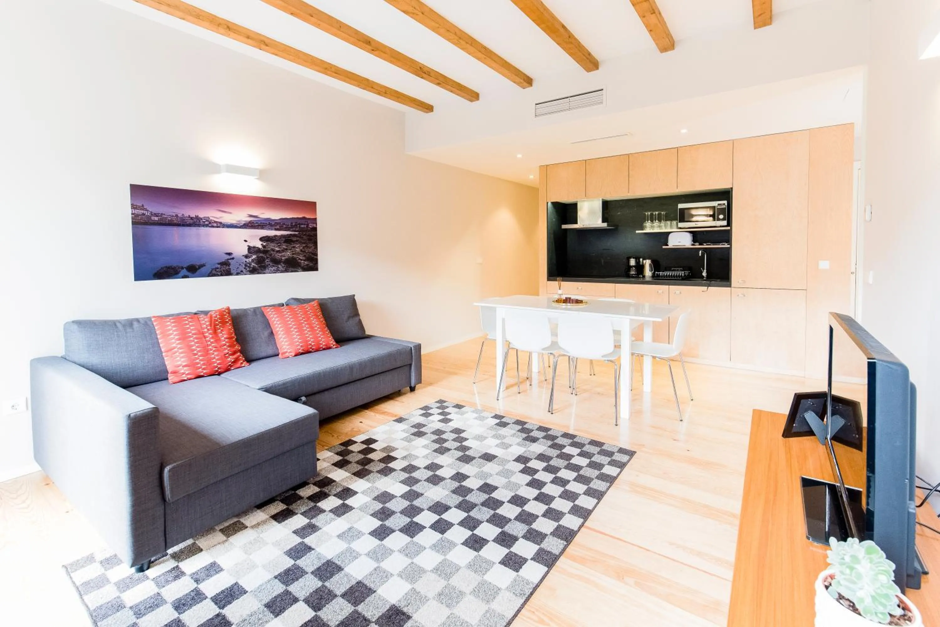 TV and multimedia in Oporto Trendy River