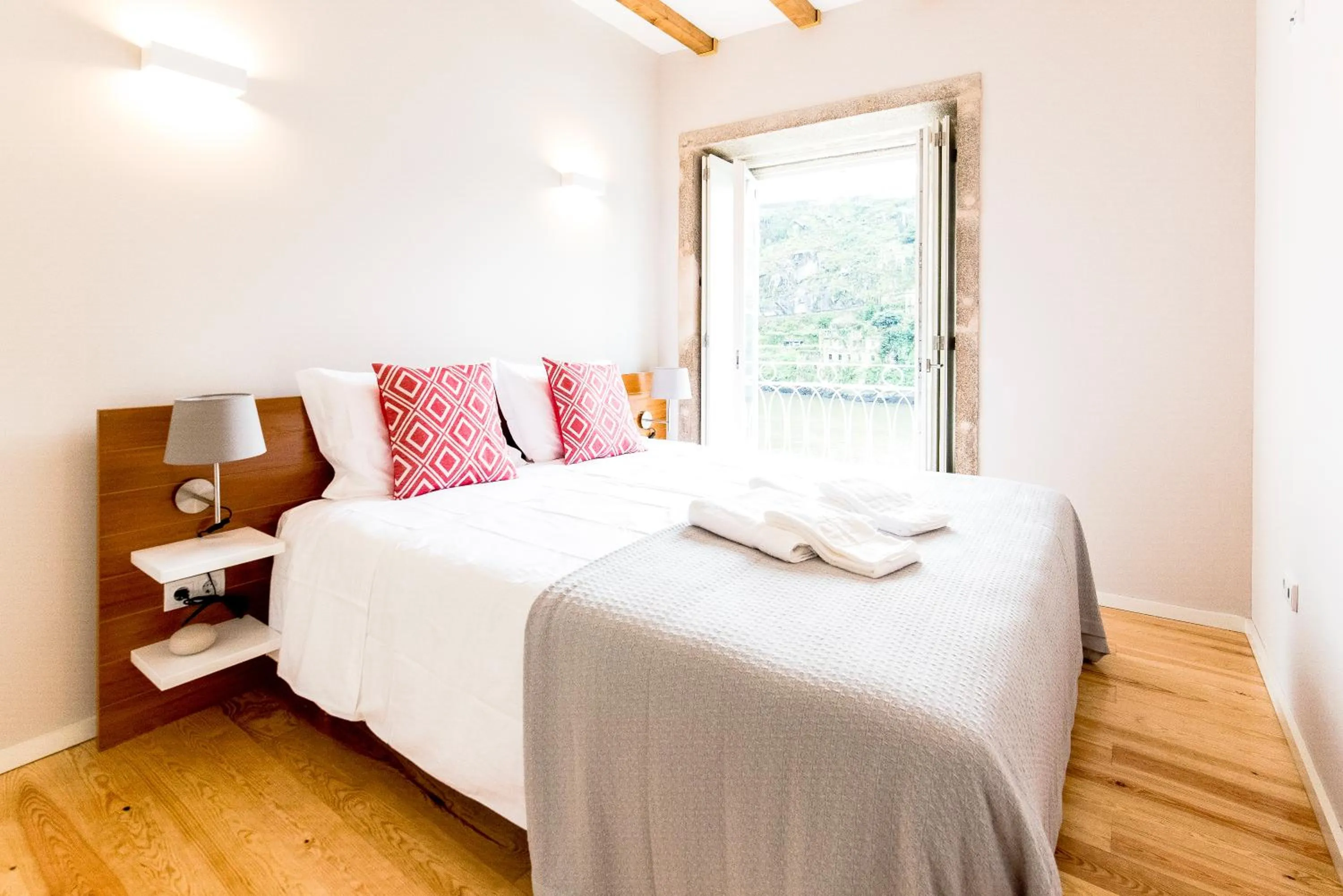 Bed in Oporto Trendy River