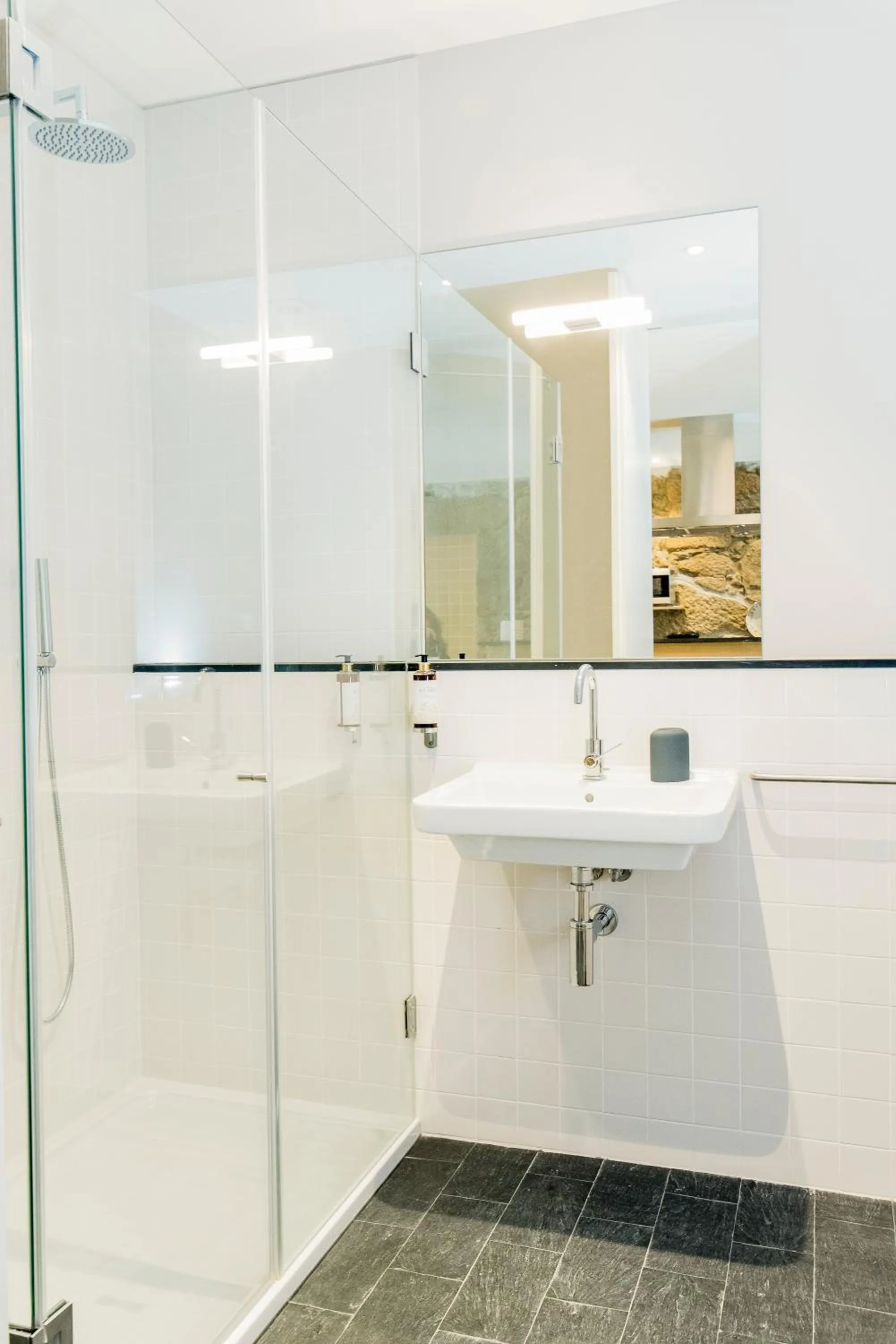 Bathroom in Oporto Trendy River