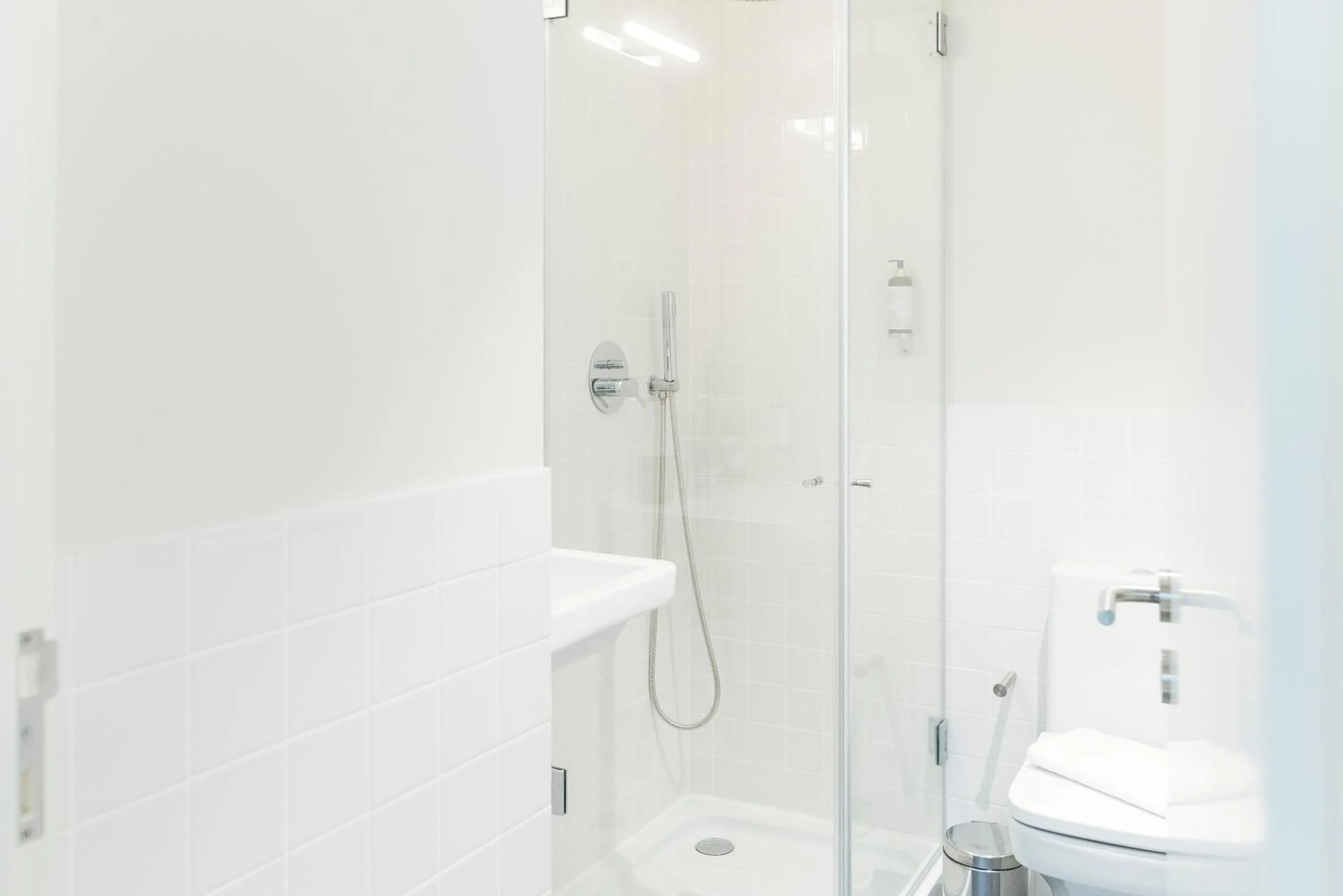 Bathroom in Oporto Trendy River