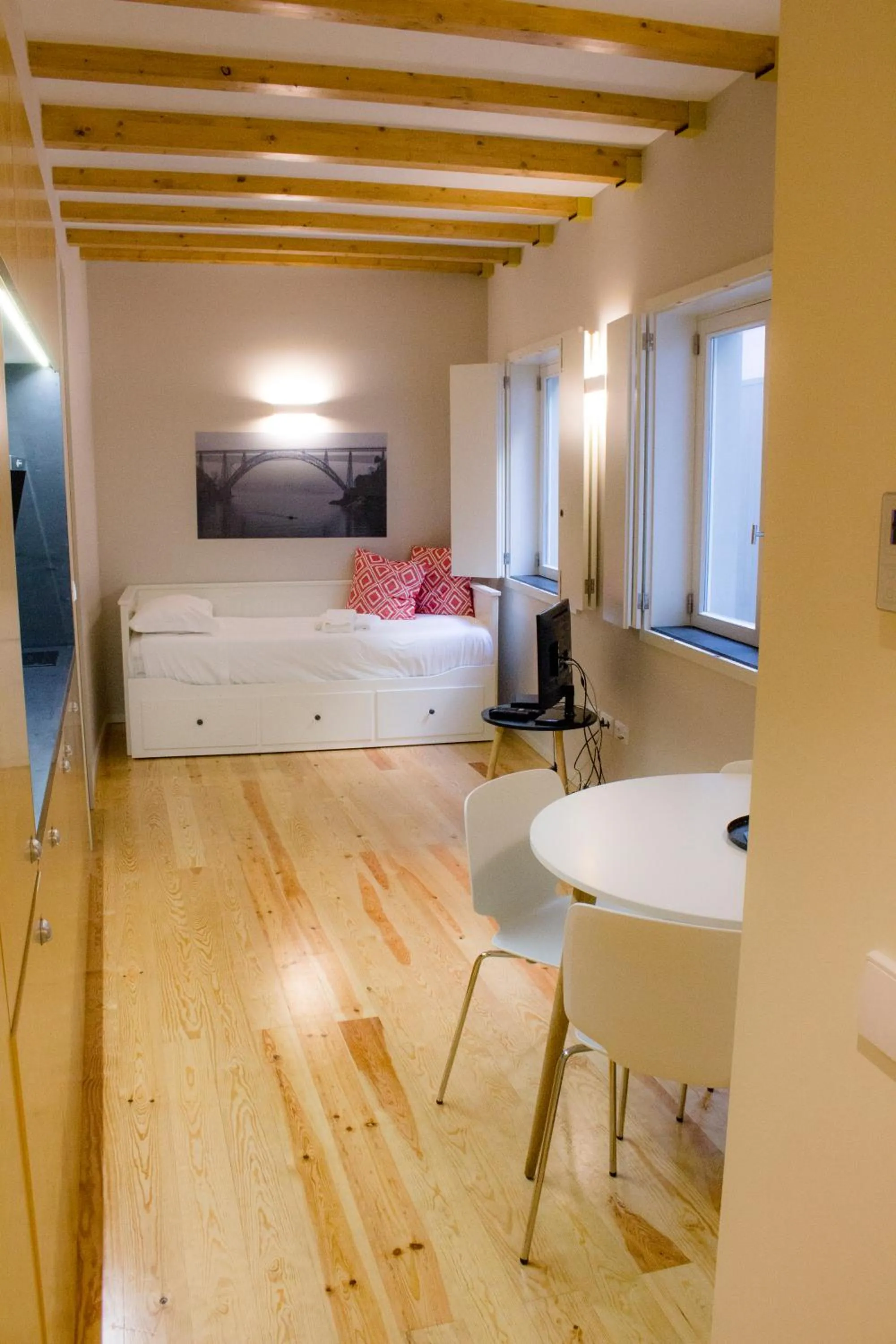 Living room, Bed in Oporto Trendy River