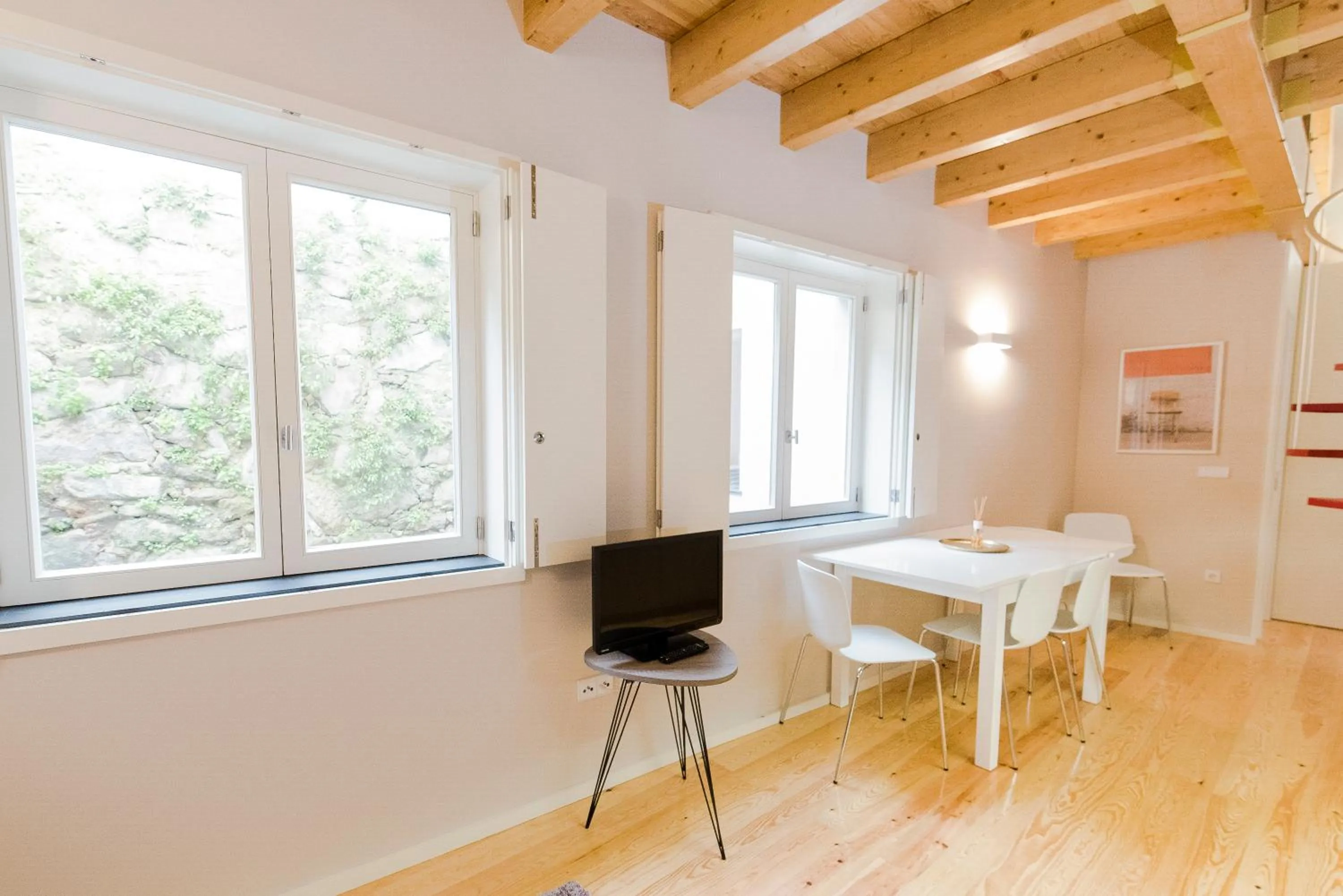 Dining area in Oporto Trendy River