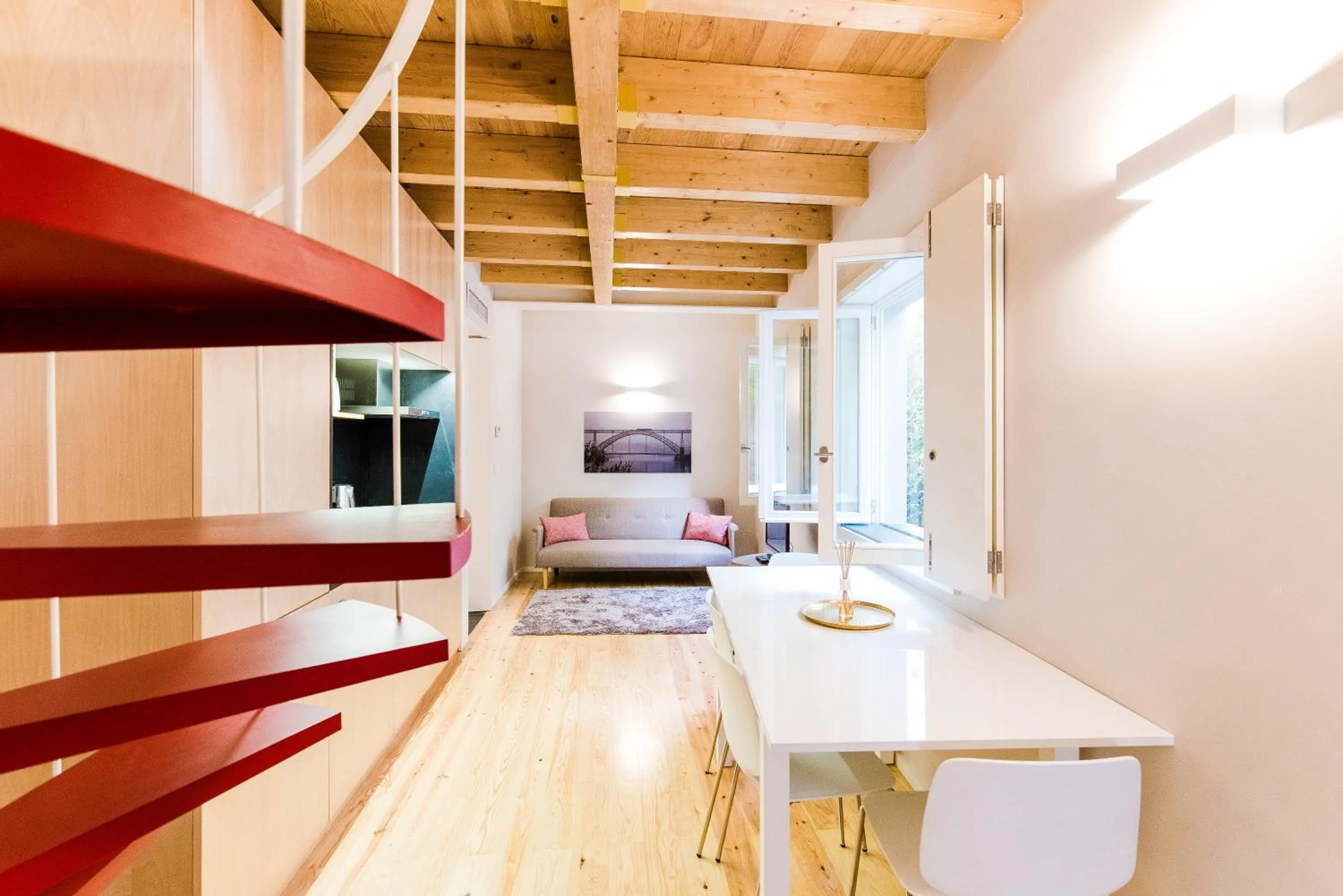 Photo of the whole room, Bed in Oporto Trendy River