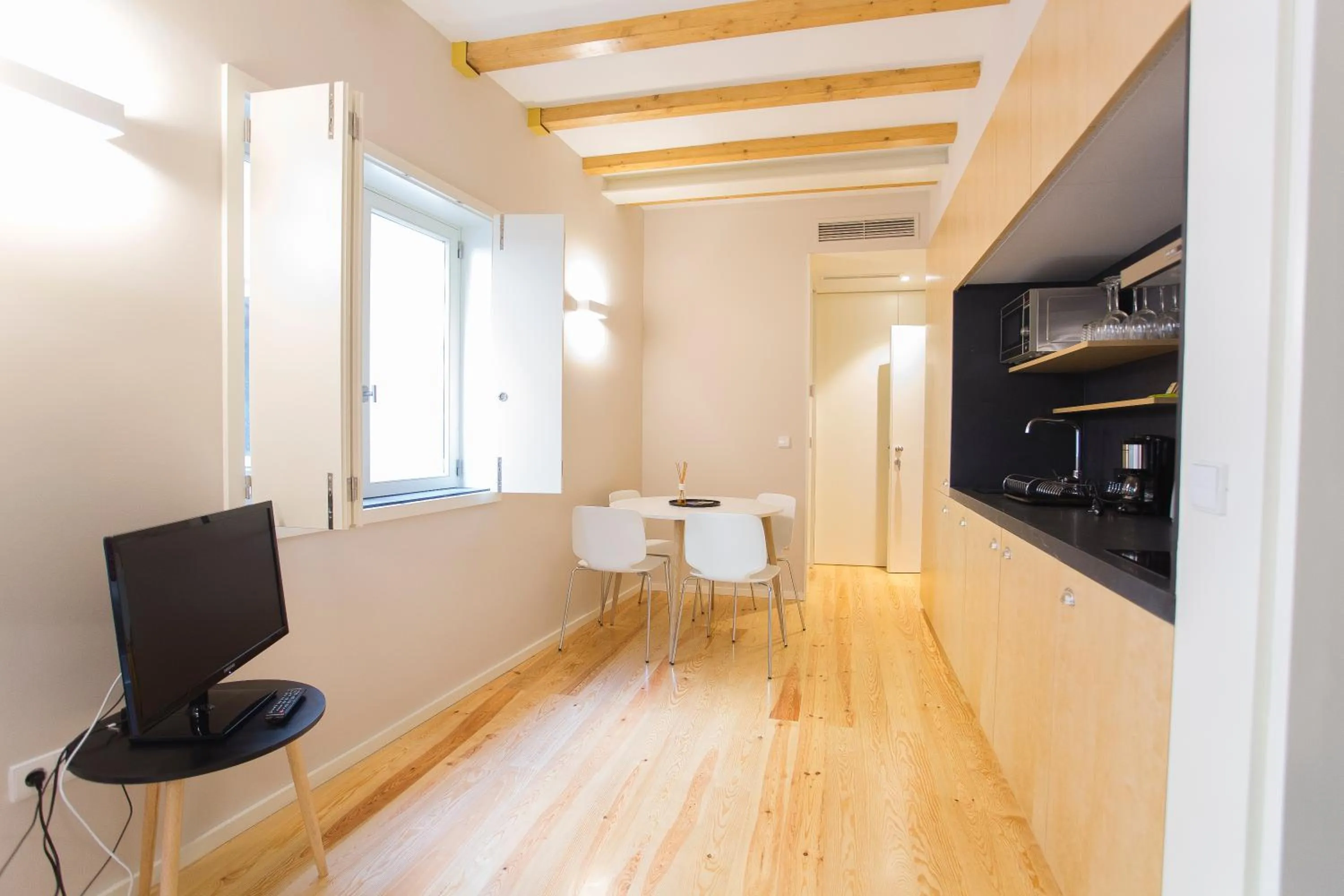 Dining area in Oporto Trendy River