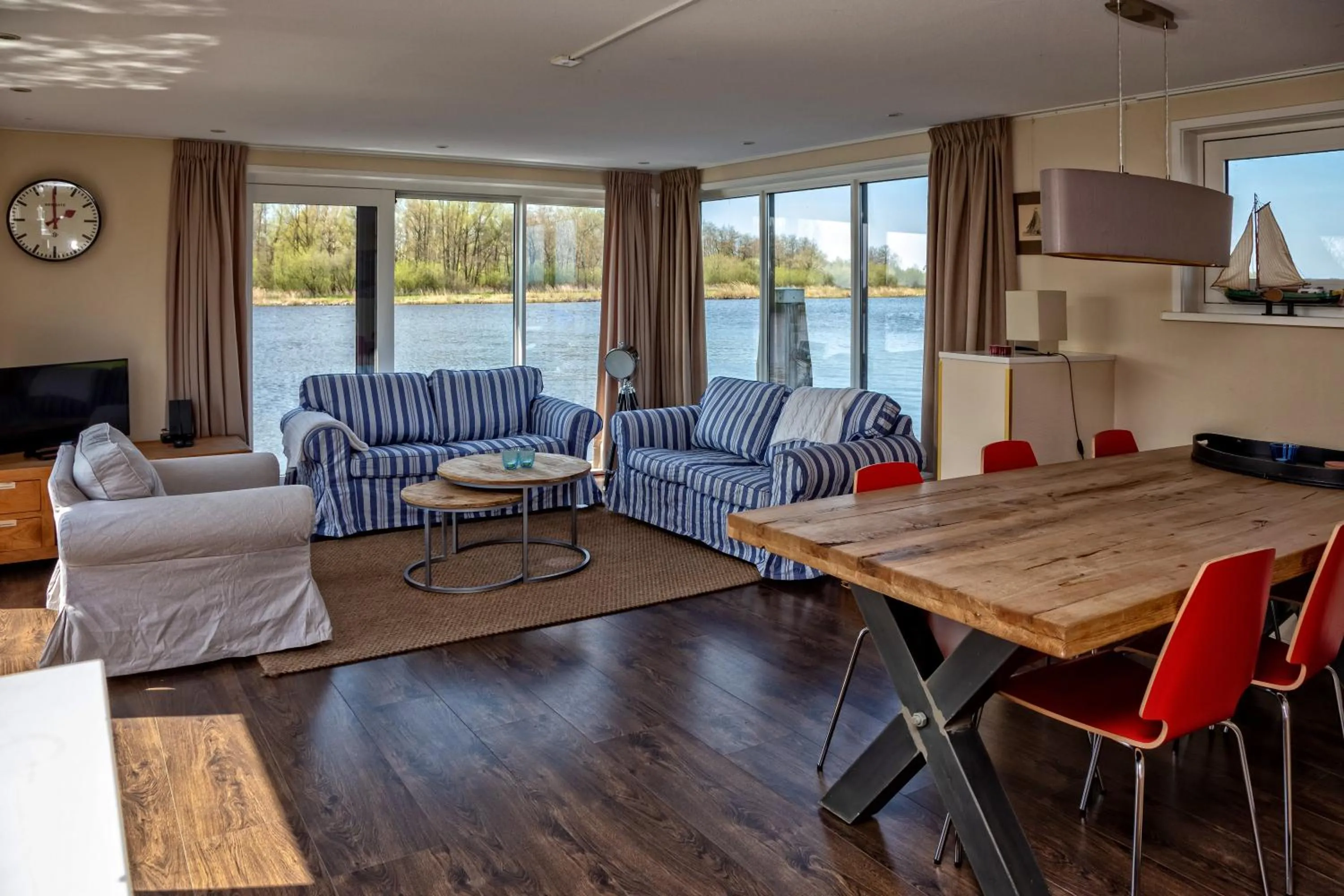 Living room in Woonboot Sweltsje