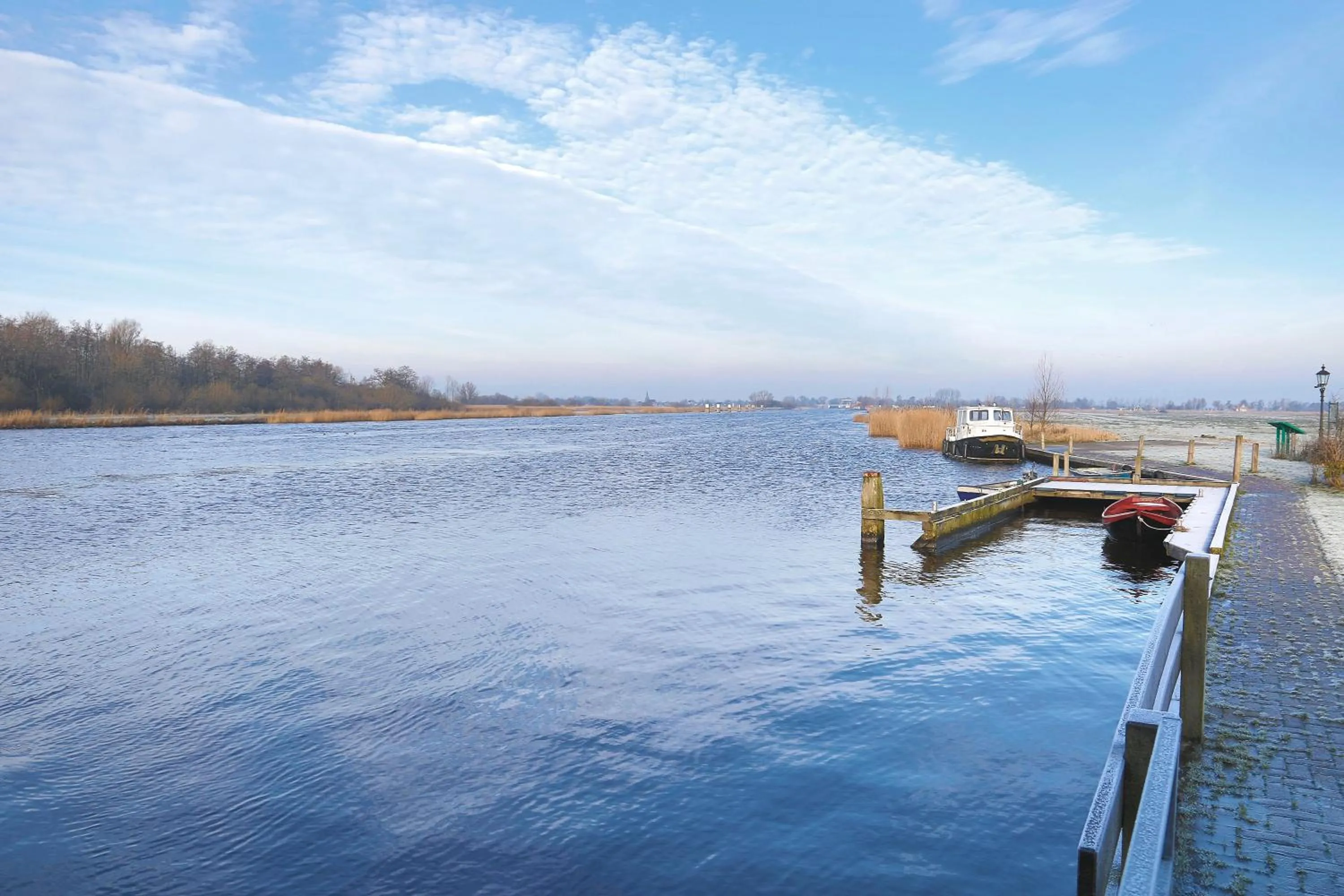 Lake view in Woonboot Sweltsje