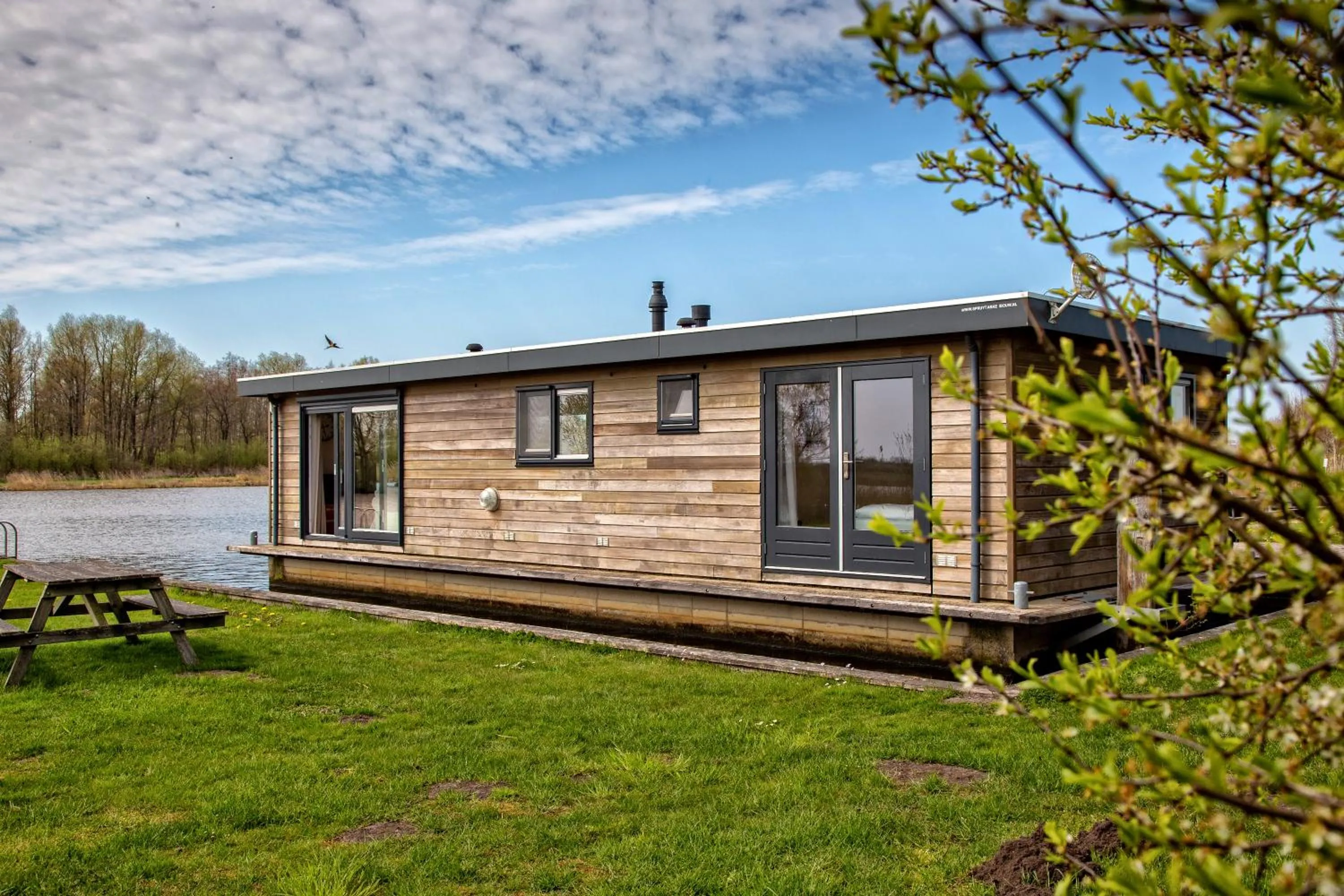 Property building in Woonboot Sweltsje