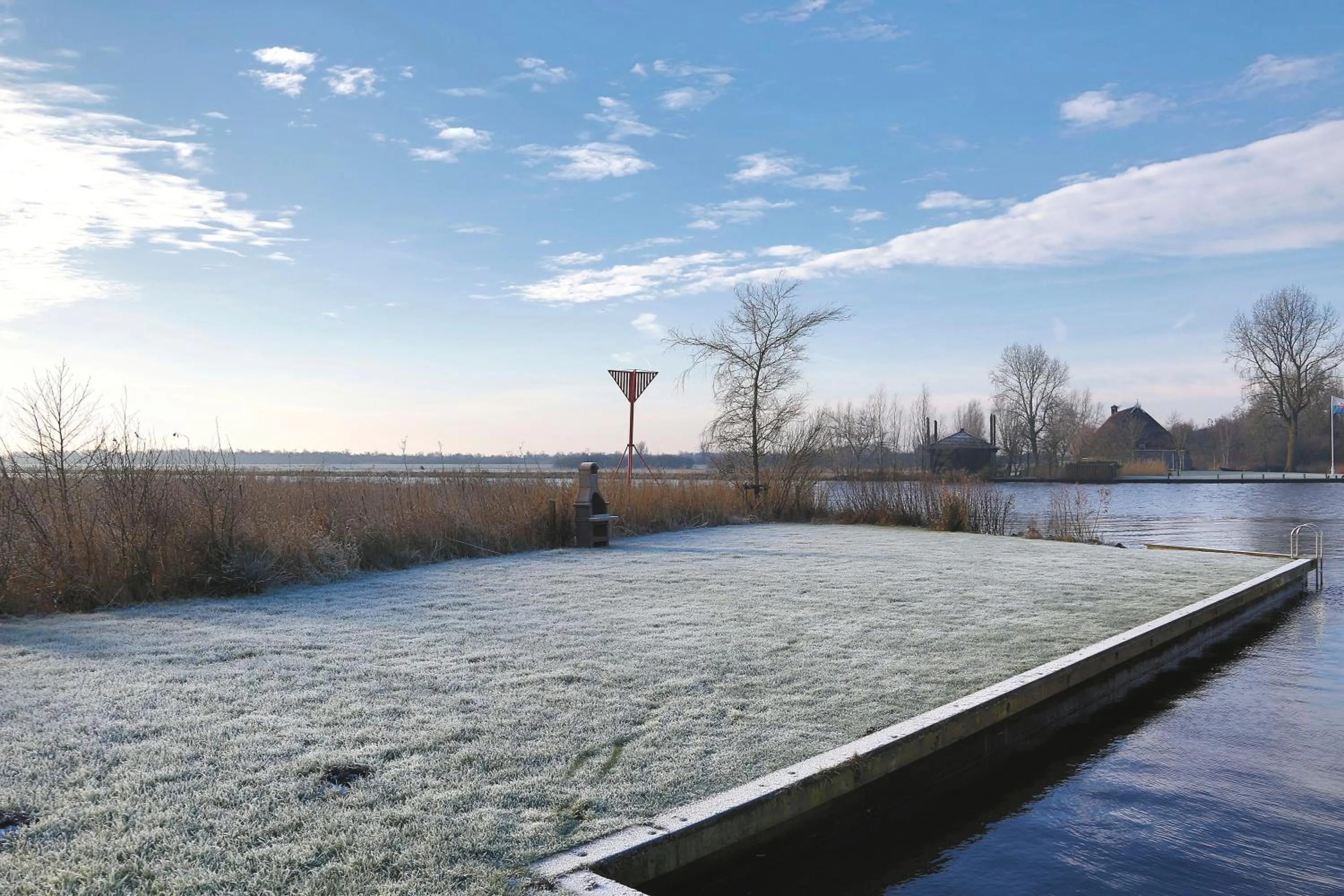 Lake view in Woonboot Sweltsje