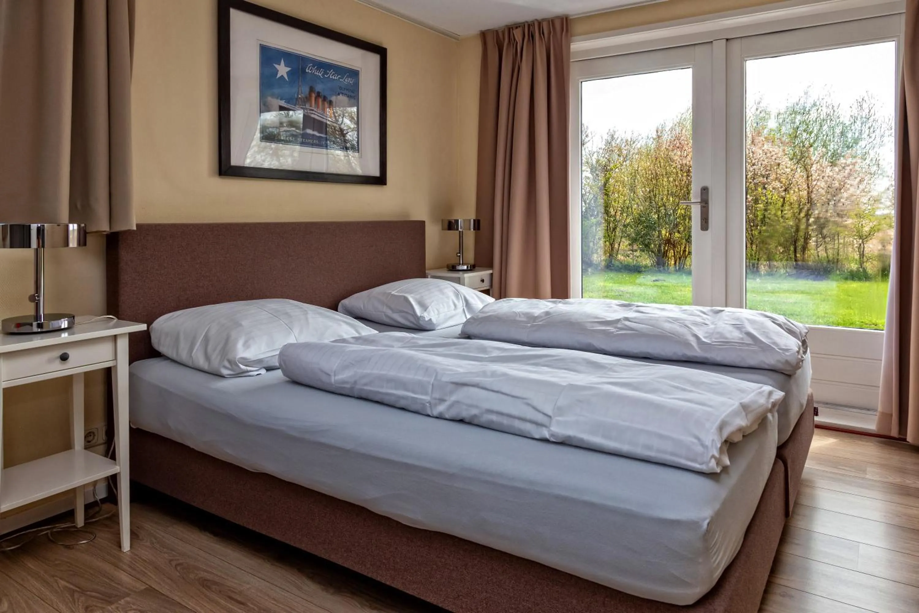Bedroom, Bed in Woonboot Sweltsje