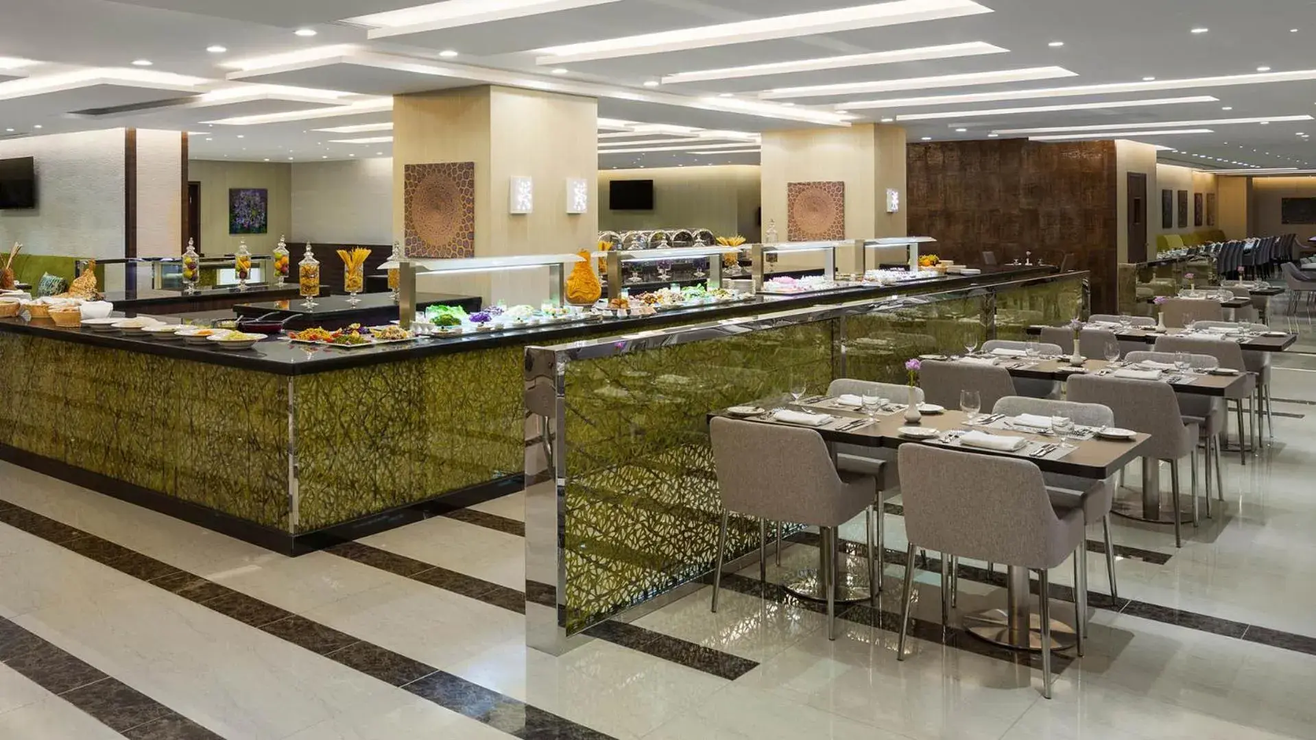 Restaurant/places to eat in M Hotel Makkah by Millennium Restaurant/places to eat in M Hotel Makkah by Millennium