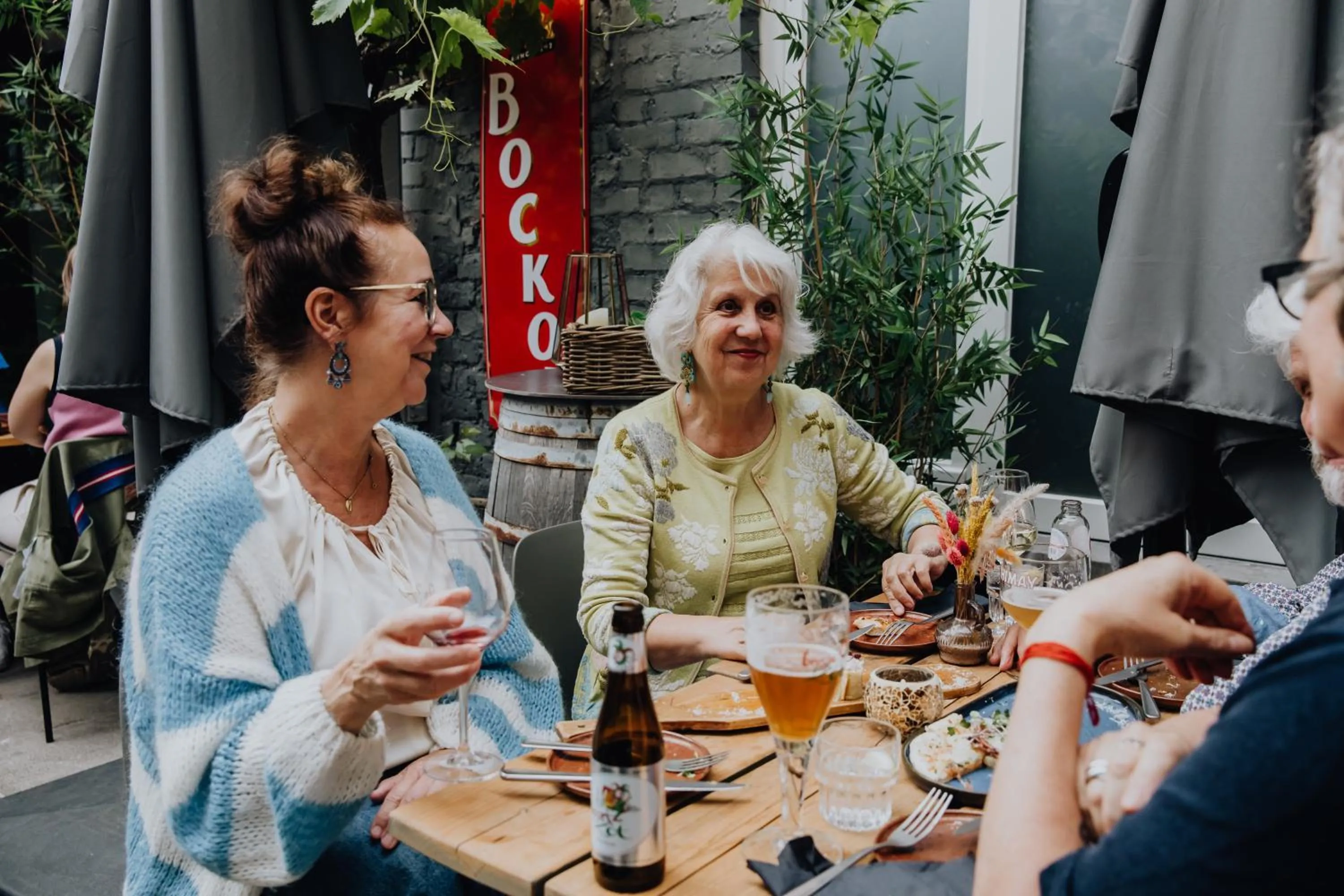 Restaurant/places to eat in Hotel Rose Red