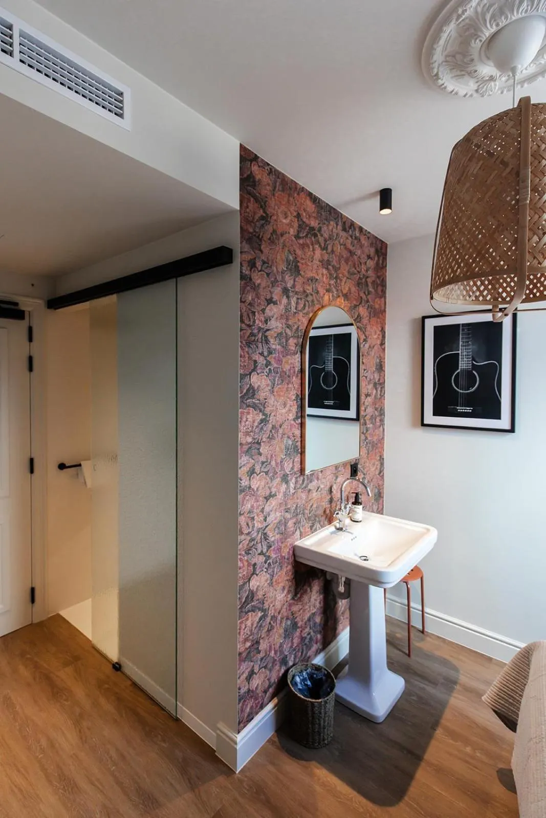 Bathroom in Hotel Rose Red