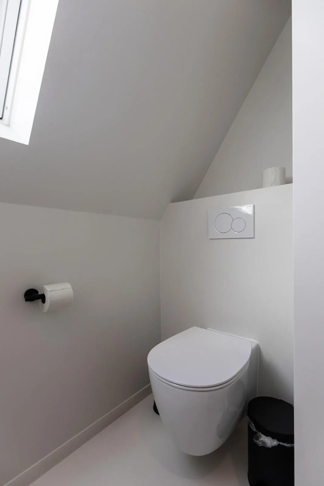 Toilet in Hotel Rose Red