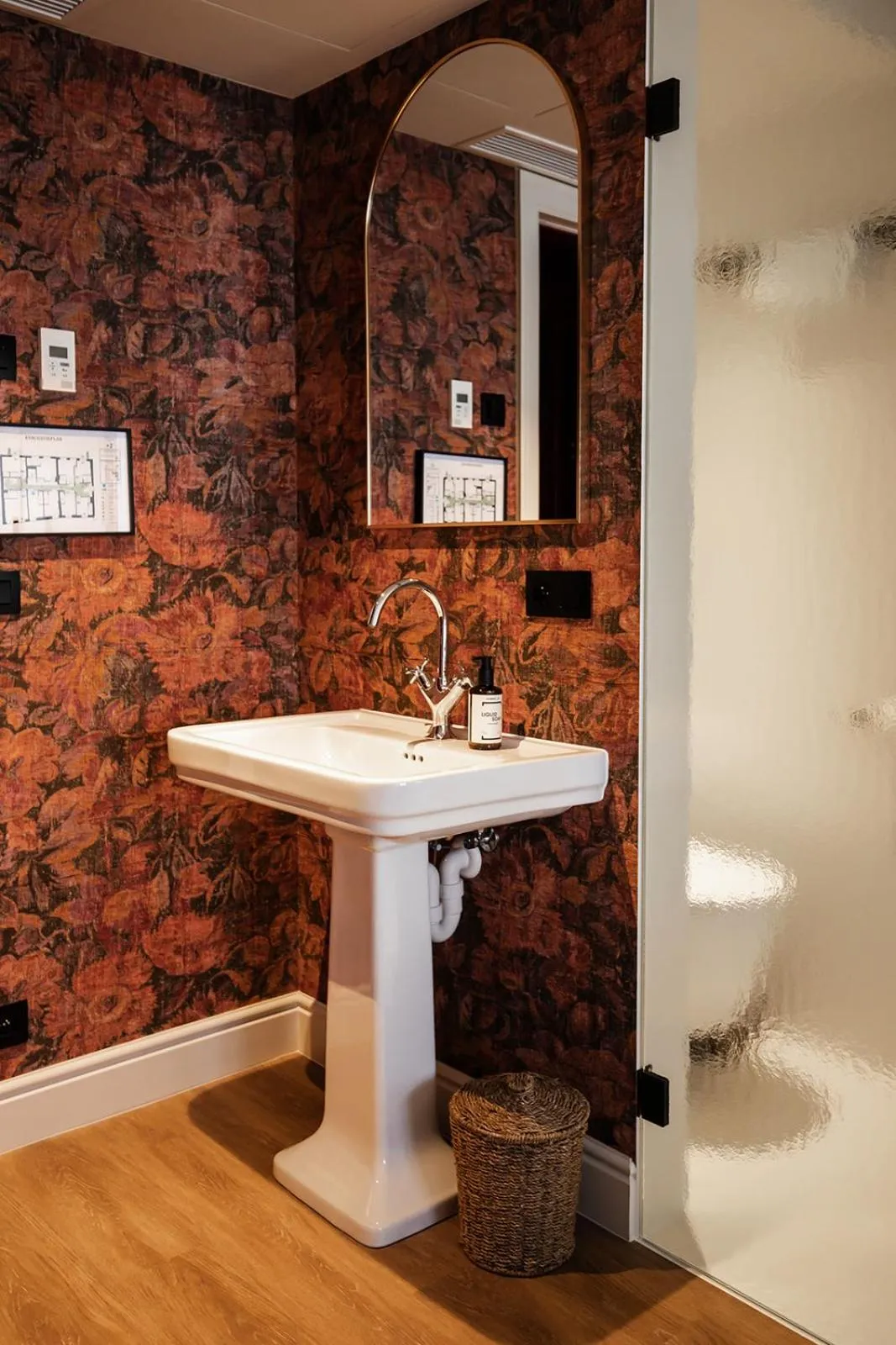 Bathroom in Hotel Rose Red