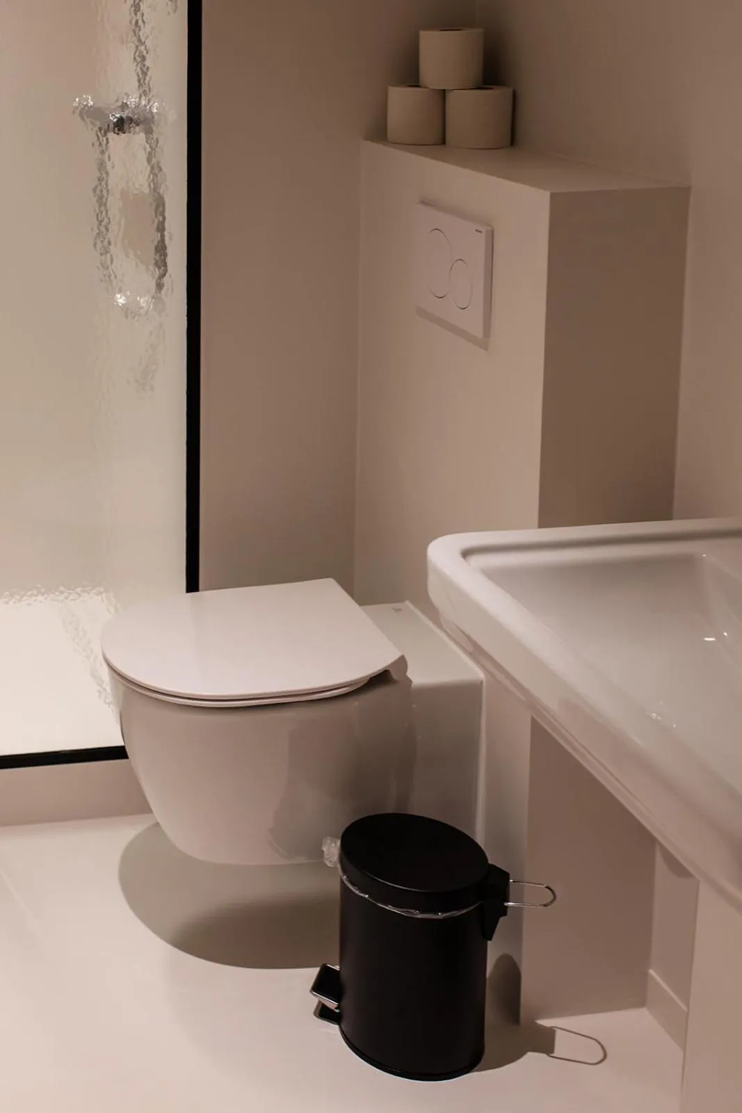 Bathroom in Hotel Rose Red