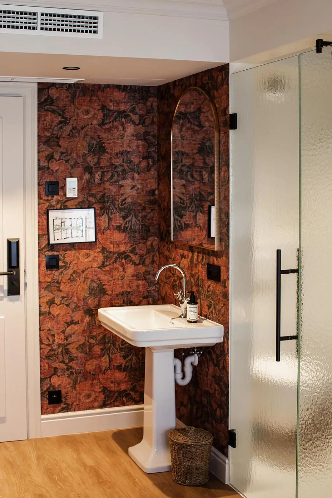 Bathroom in Hotel Rose Red