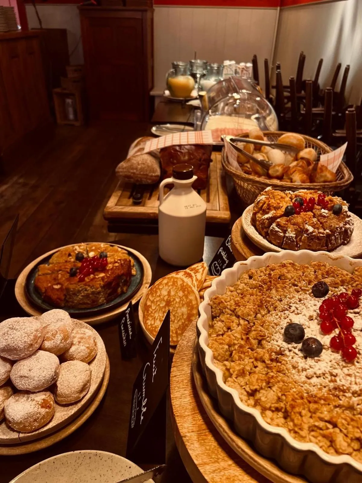 Breakfast in Hotel Rose Red