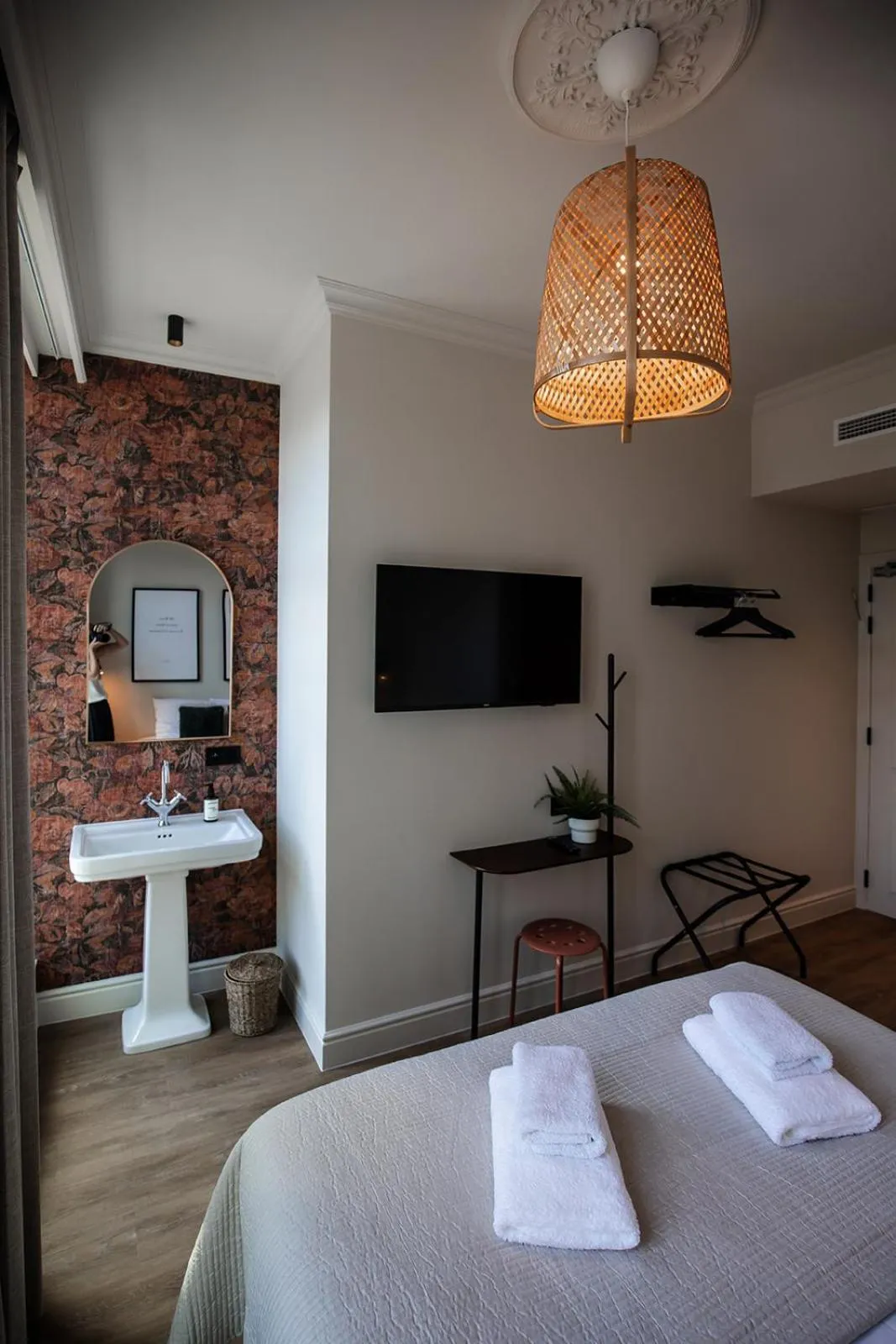 Bedroom, Bed in Hotel Rose Red