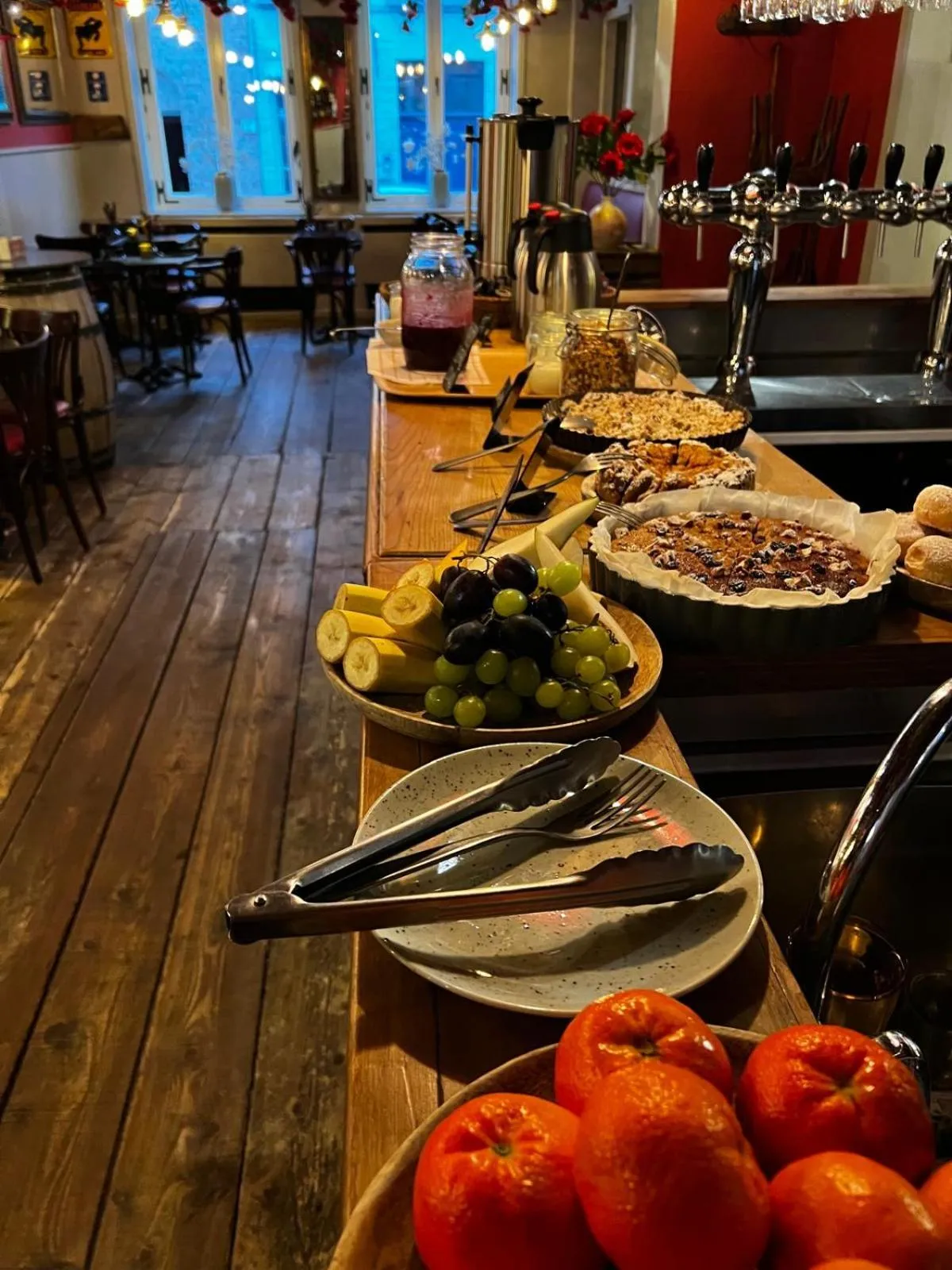 Breakfast in Hotel Rose Red