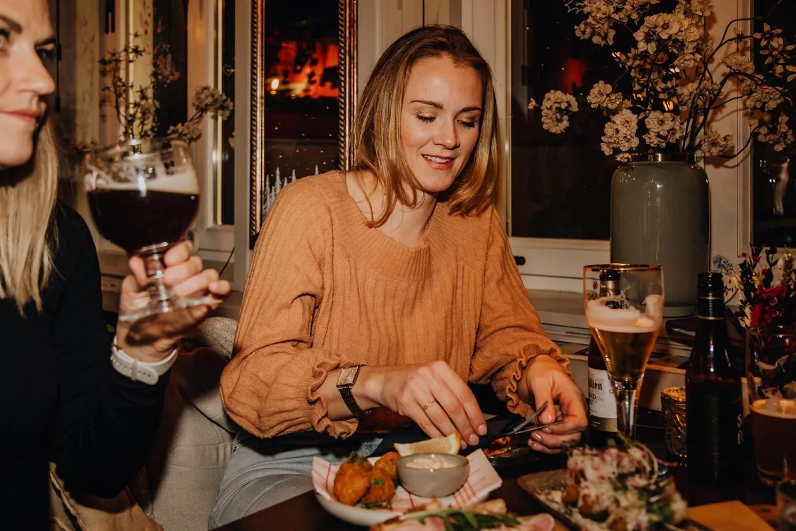 Guests in Hotel Rose Red