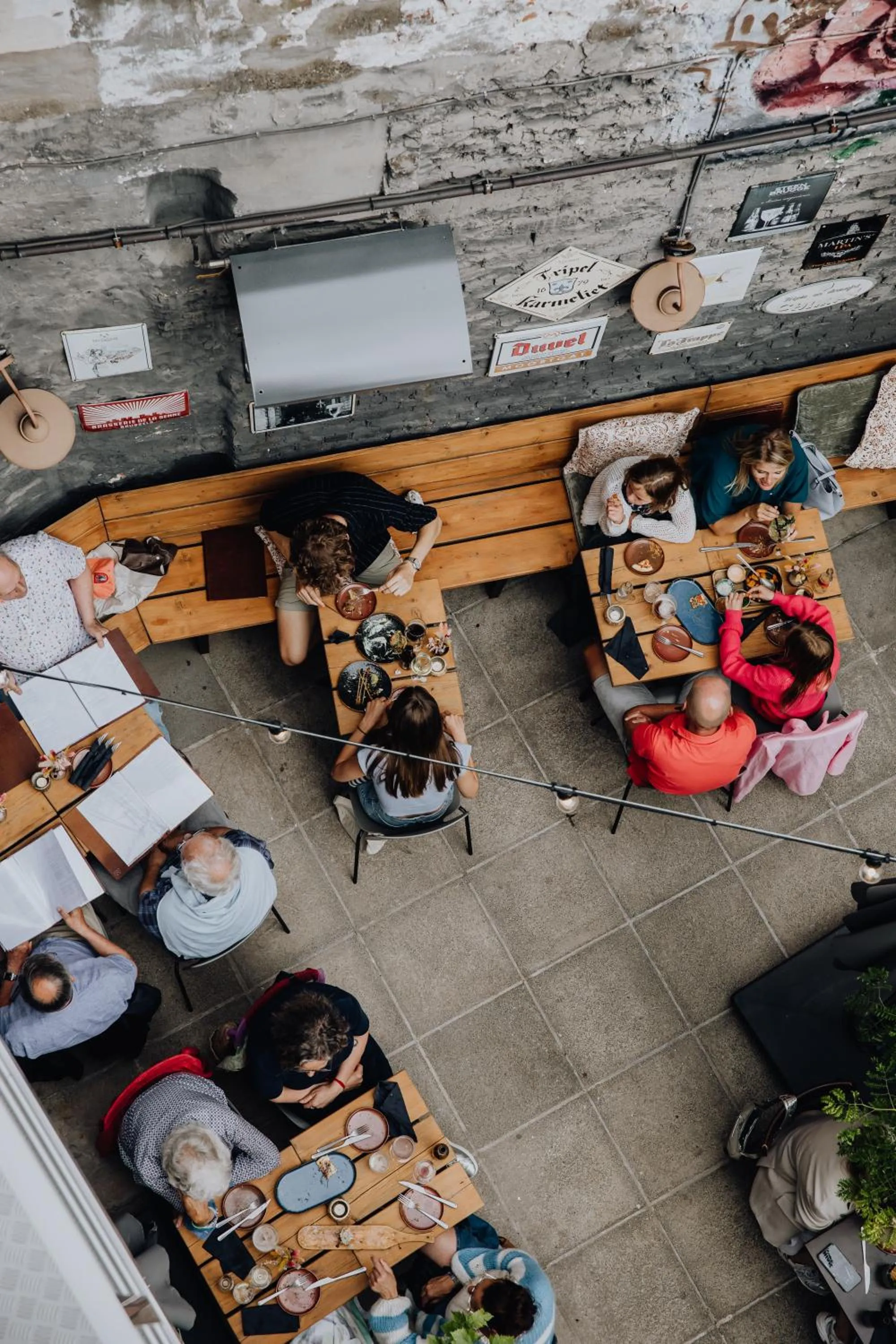 Restaurant/places to eat in Hotel Rose Red