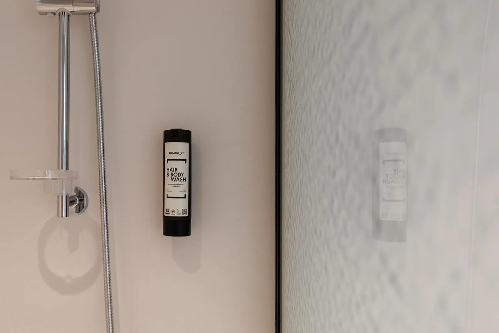 Shower in Hotel Rose Red