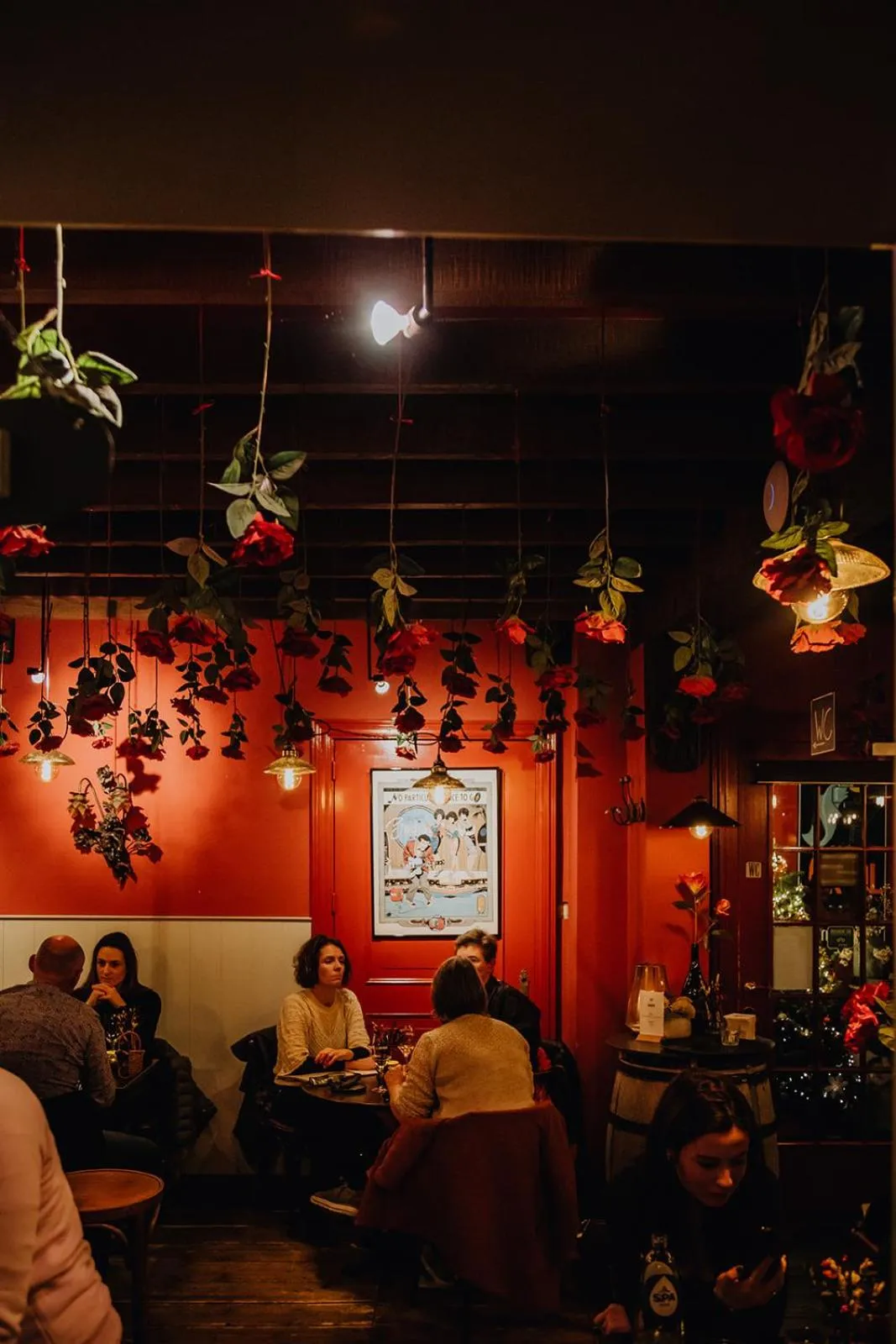 group of guests in Hotel Rose Red