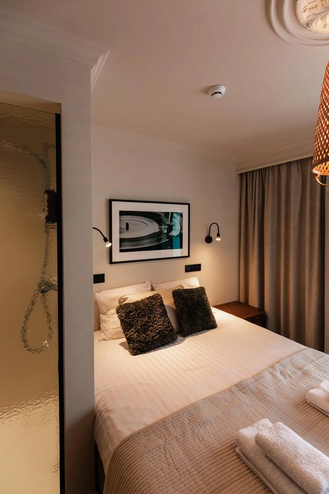 Bedroom, Bed in Hotel Rose Red