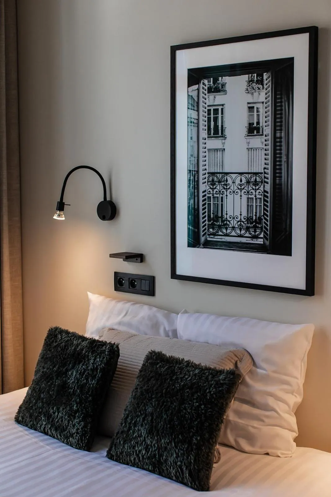 Decorative detail, Bed in Hotel Rose Red