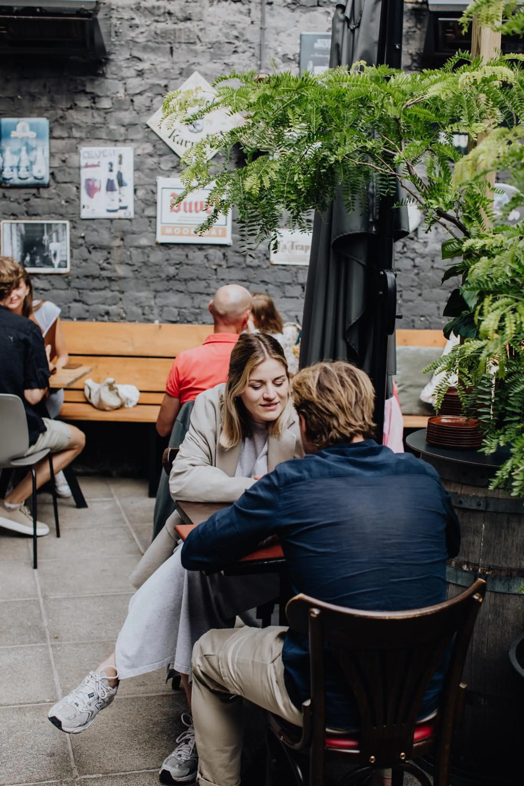 Restaurant/places to eat in Hotel Rose Red