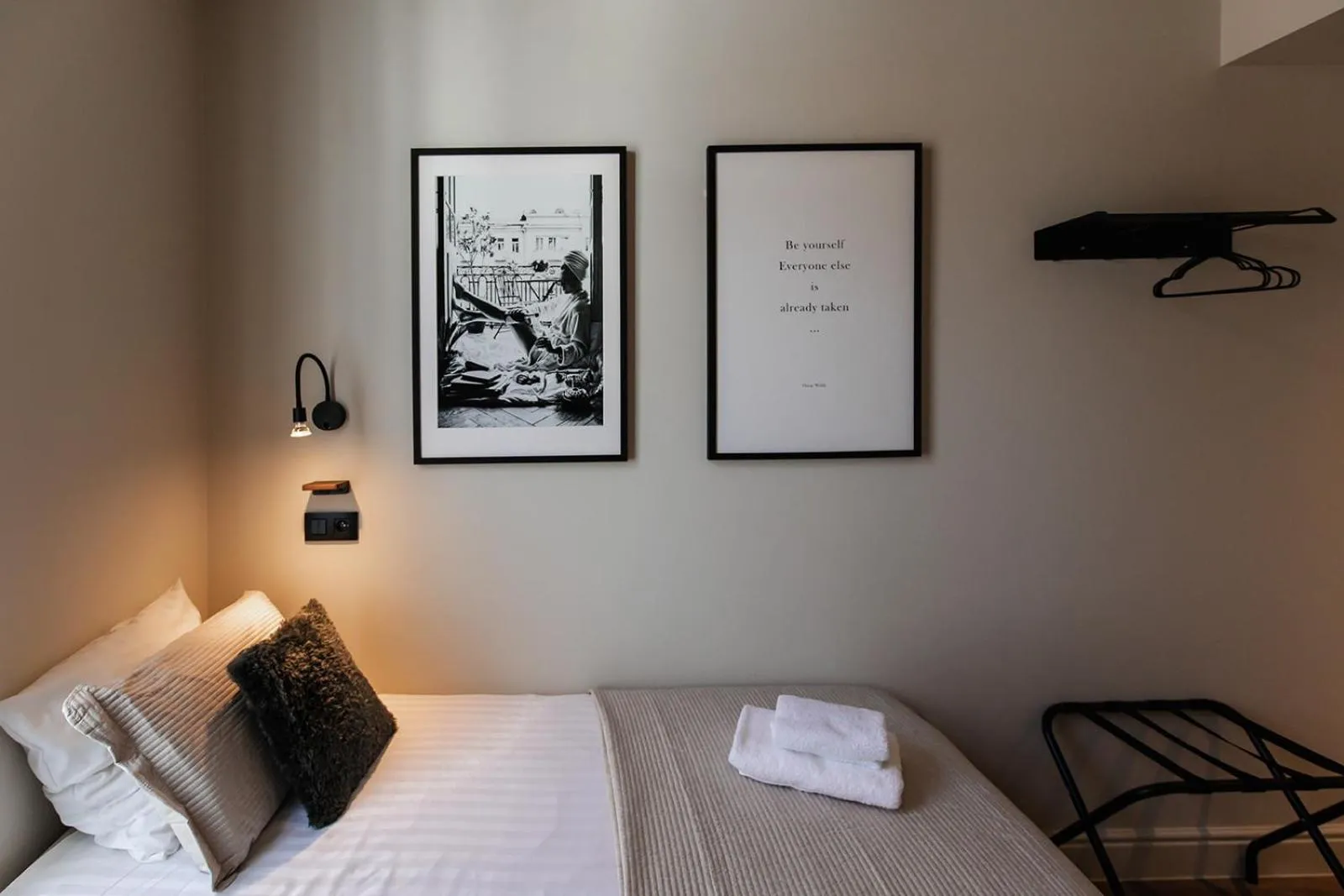 Decorative detail, Bed in Hotel Rose Red