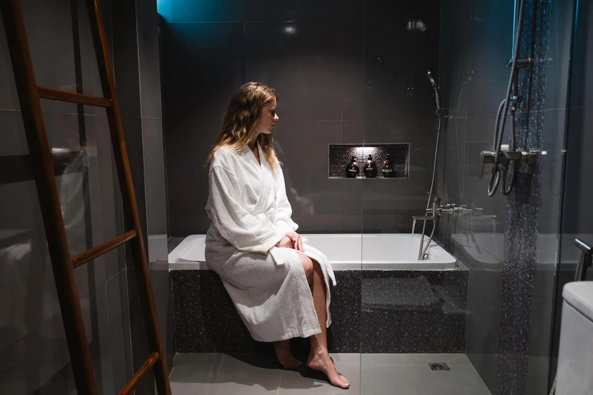 Bath in Ithaa Inn Kamadhoo