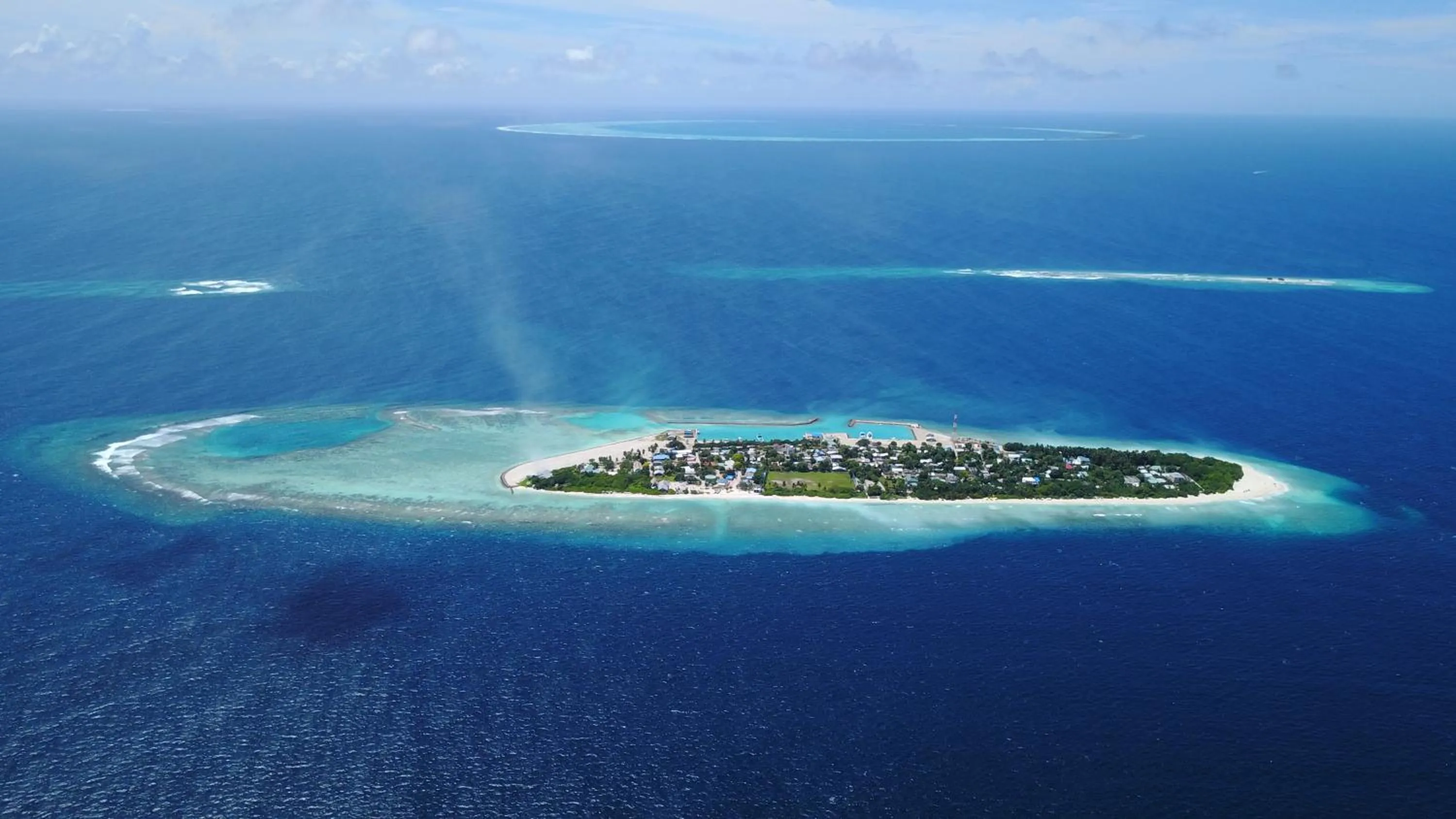 Day in Holiday Haven Ukulhas