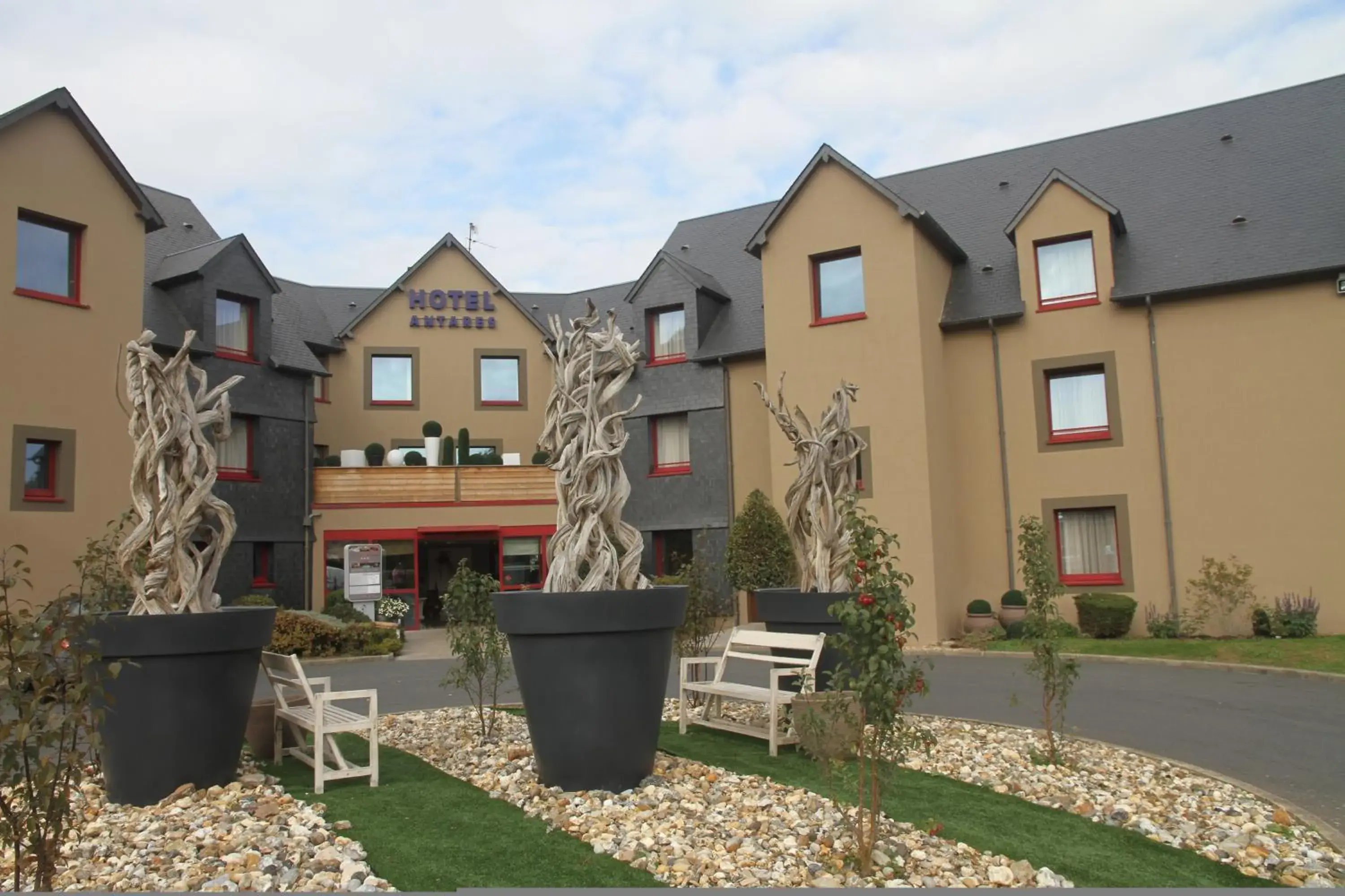 Facade/entrance in Hôtel Antares & Spa Facade/entrance in Hôtel Antares & Spa