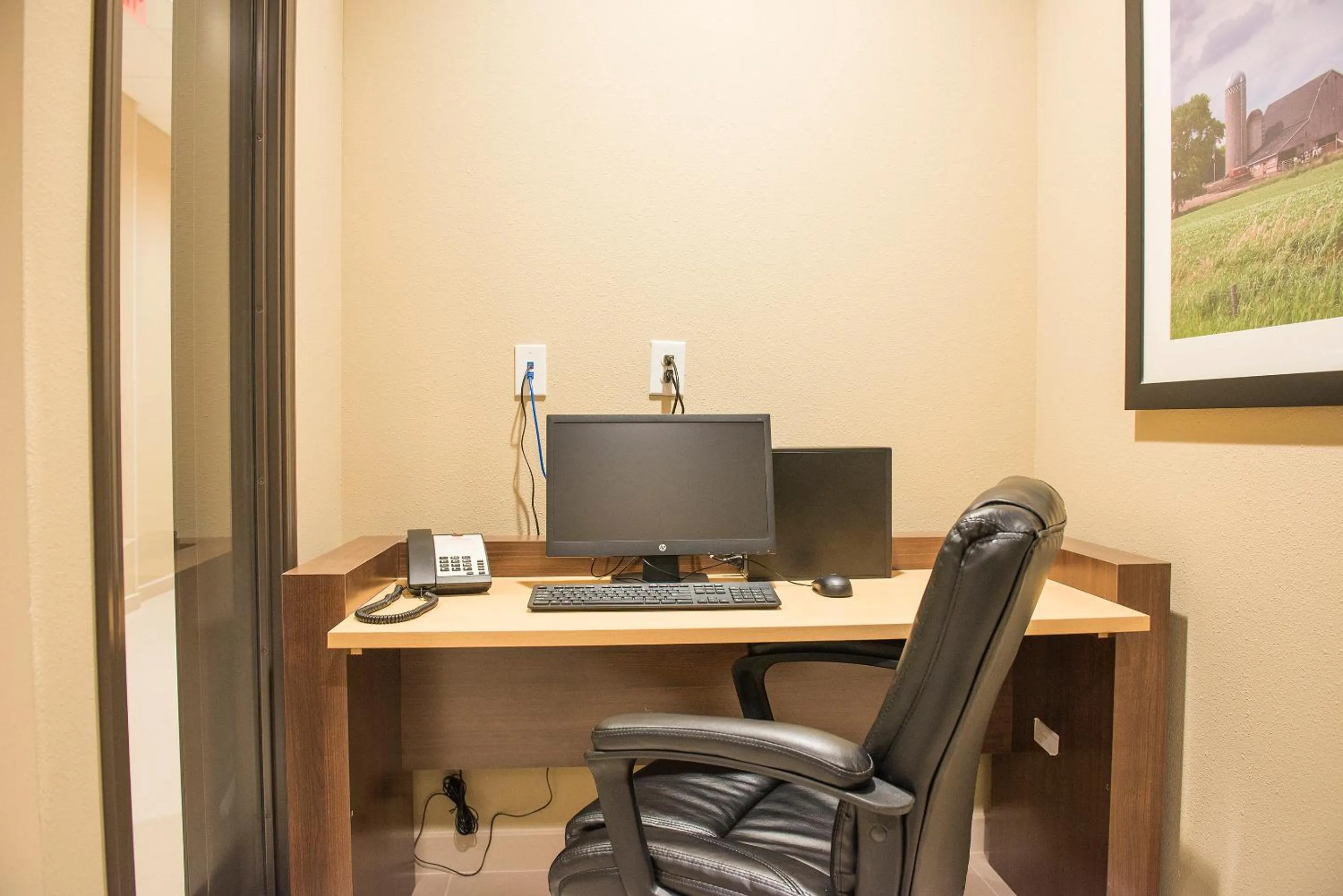 Business facilities in Candlewood Suites Fargo South-Medical Center by IHG