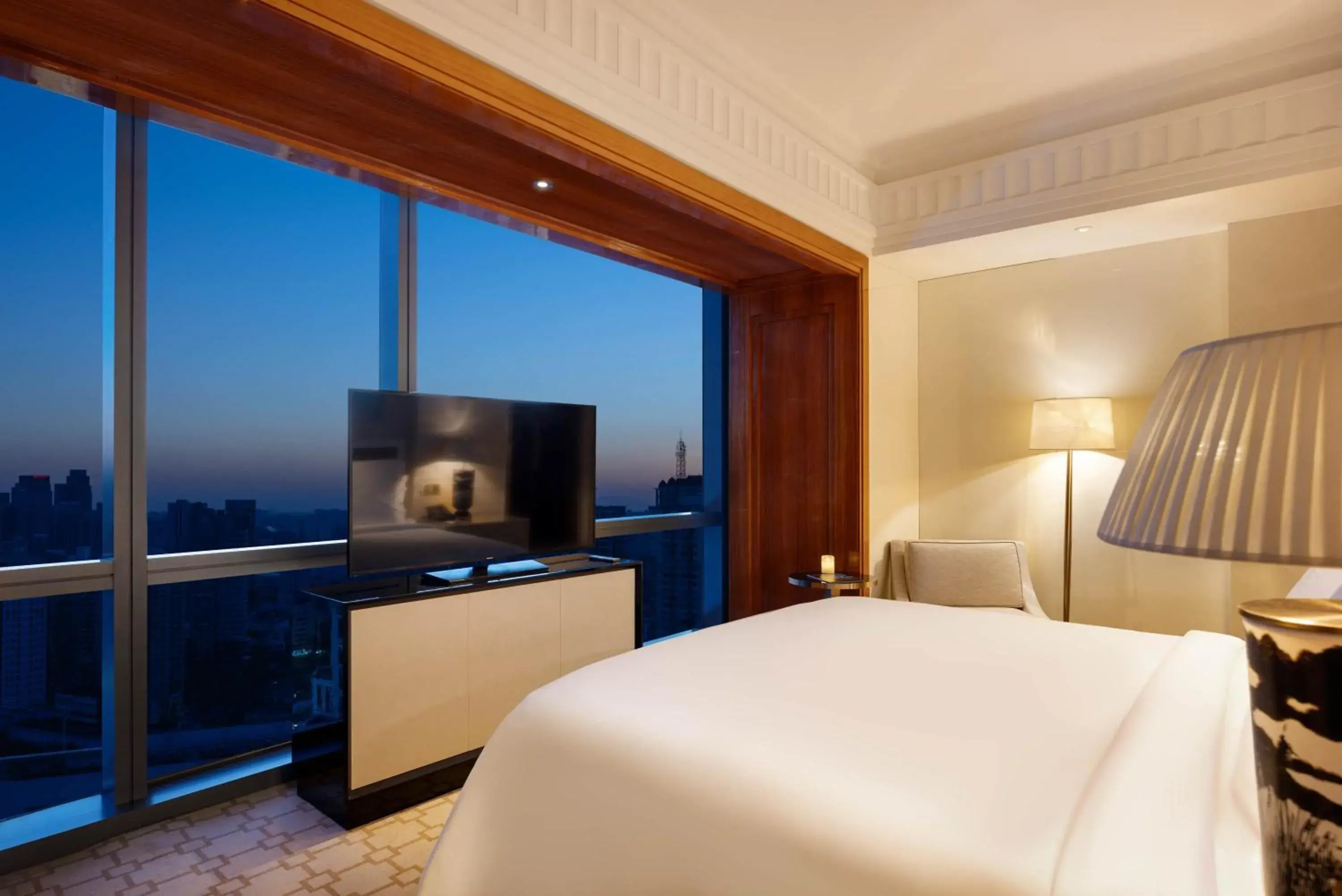 Bed in Four Seasons Hotel Tianjin Bed in Four Seasons Hotel Tianjin